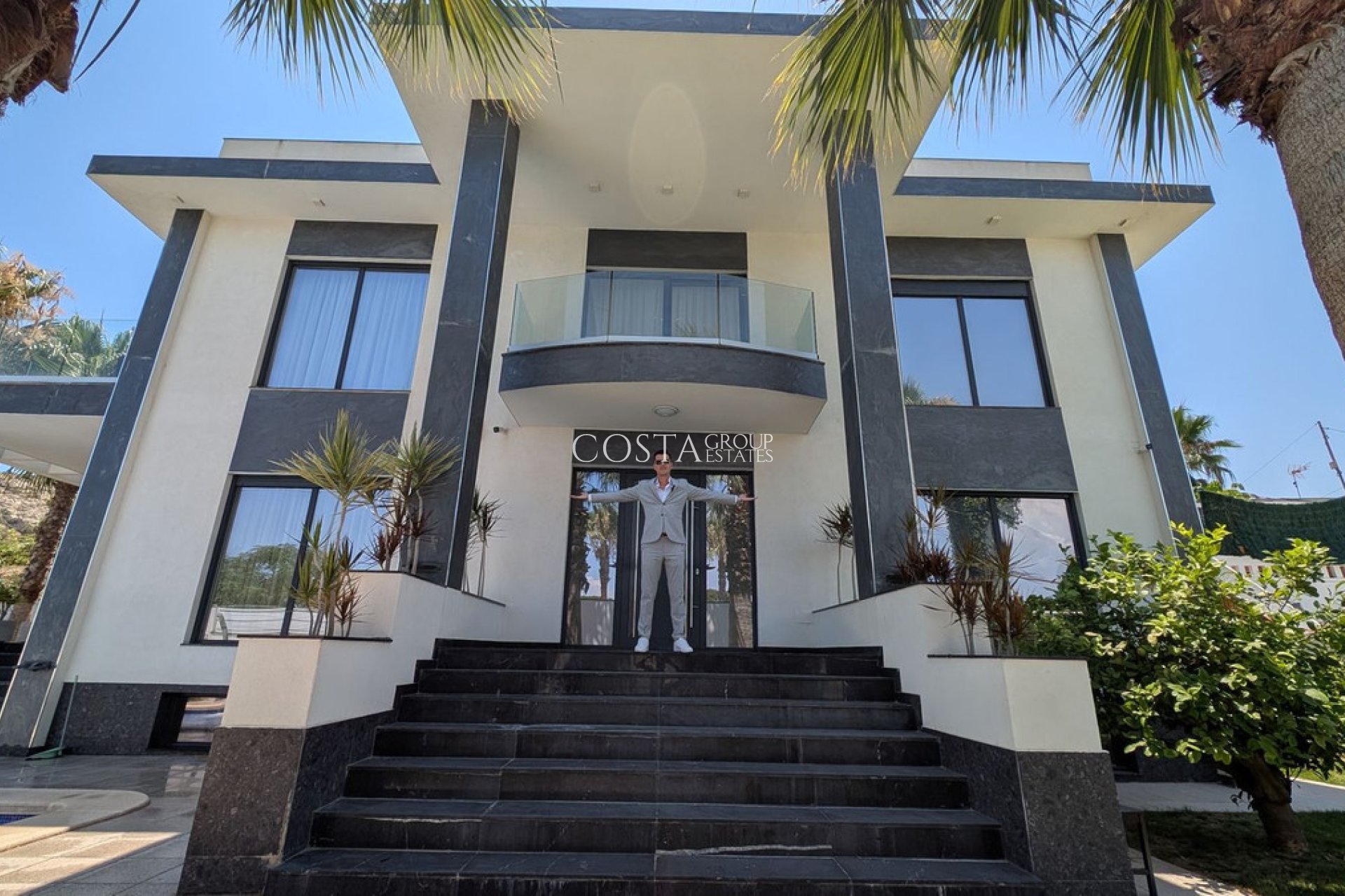 Resale - Villa -
Alicante - Alicante Centro