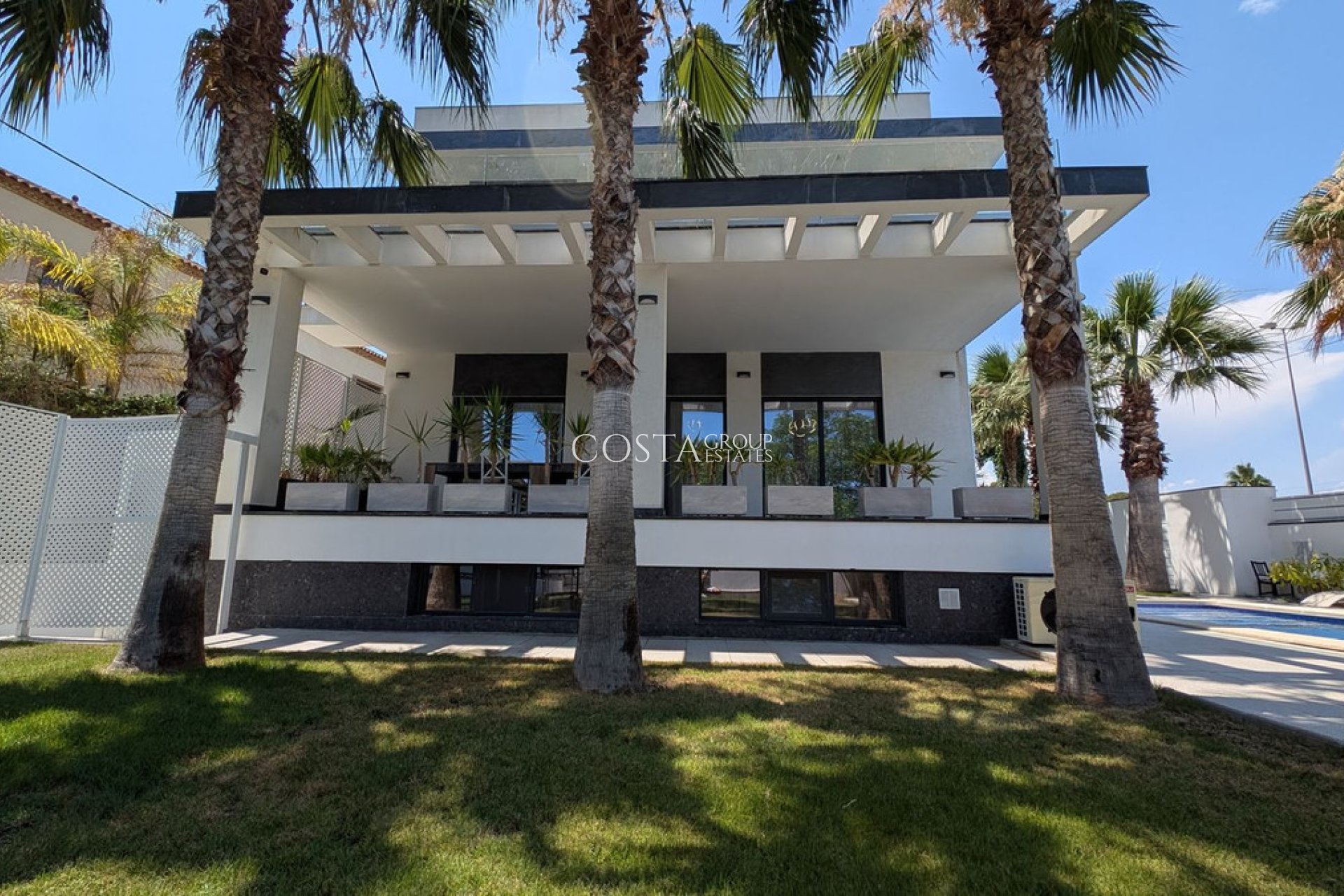 Resale - Villa -
Alicante - Alicante Centro