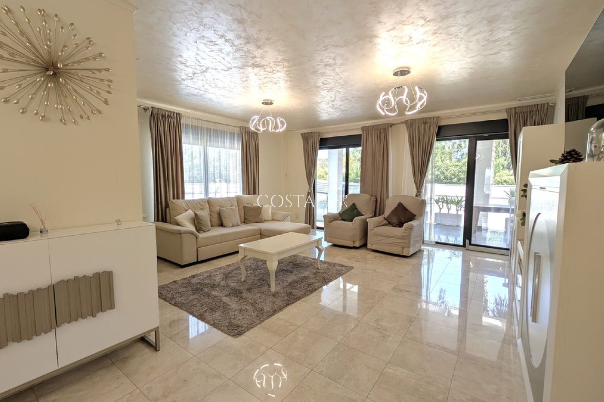 Resale - Villa -
Alicante - Alicante Centro