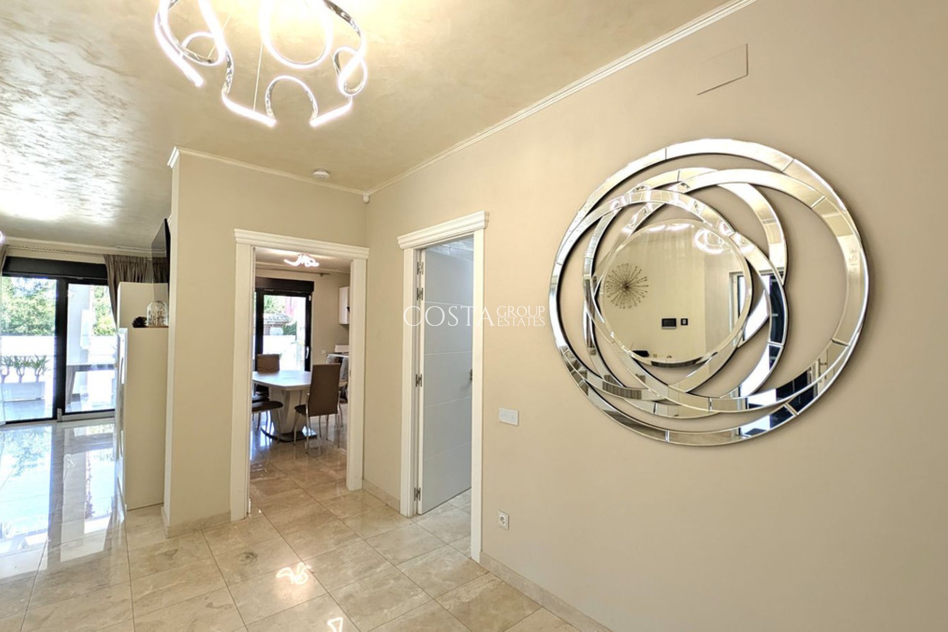 Resale - Villa -
Alicante - Alicante Centro