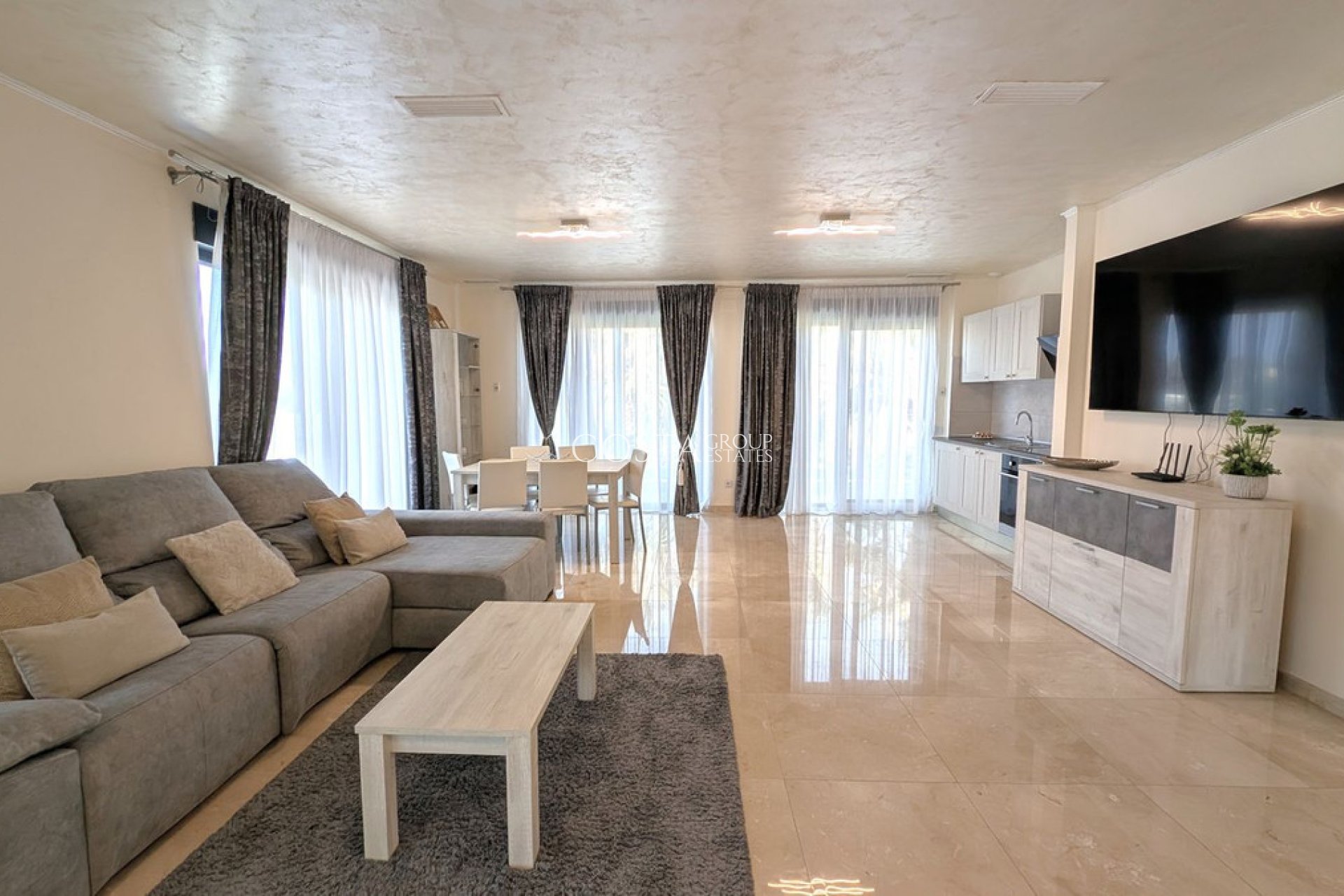 Resale - Villa -
Alicante - Alicante Centro