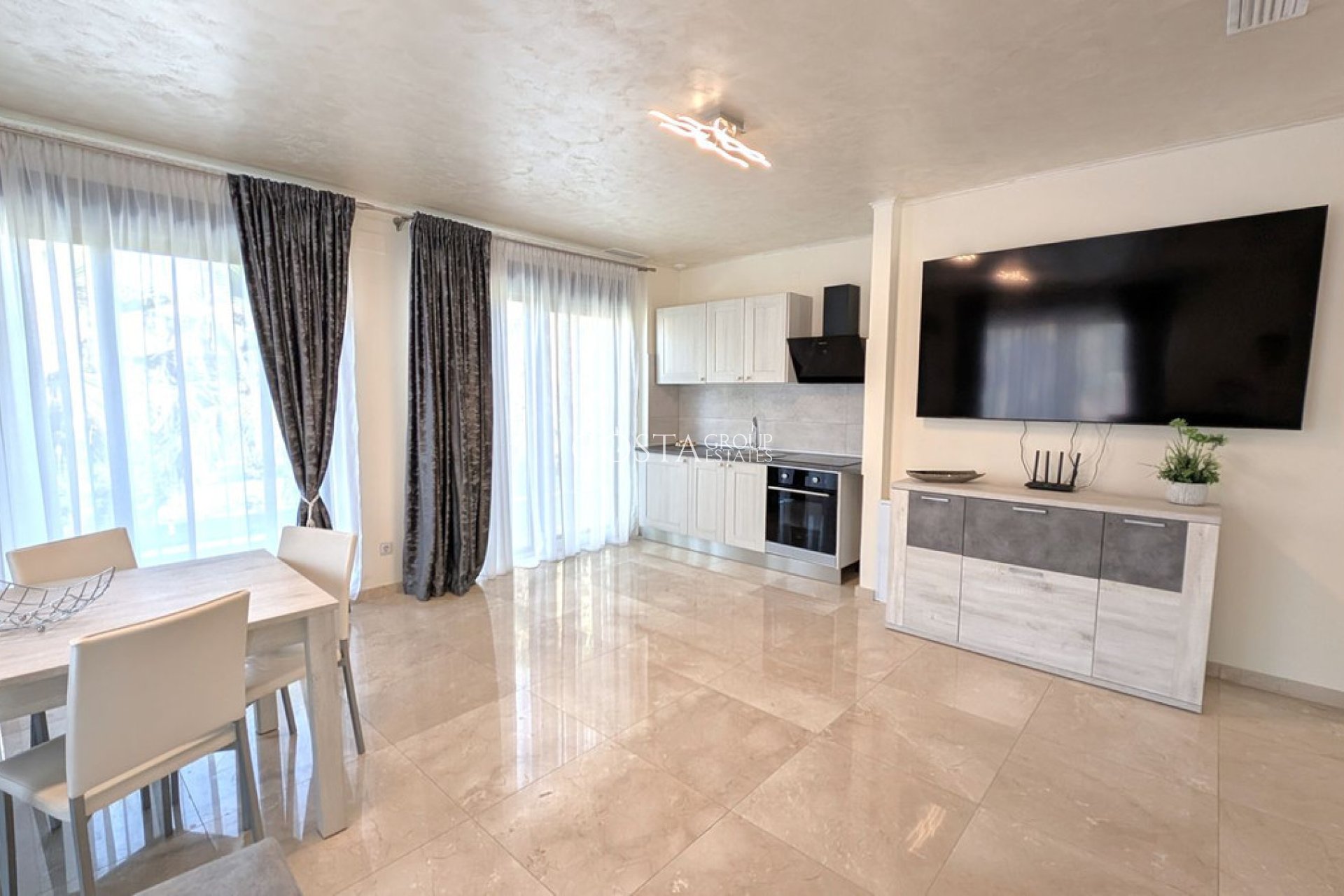 Resale - Villa -
Alicante - Alicante Centro