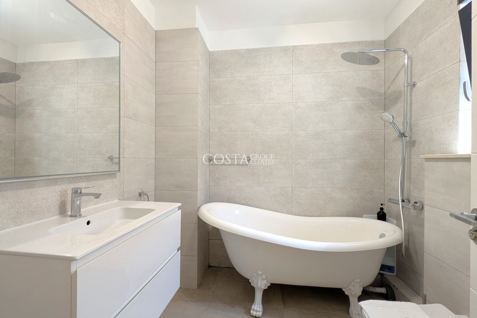 Resale - Villa -
Alicante - Alicante Centro