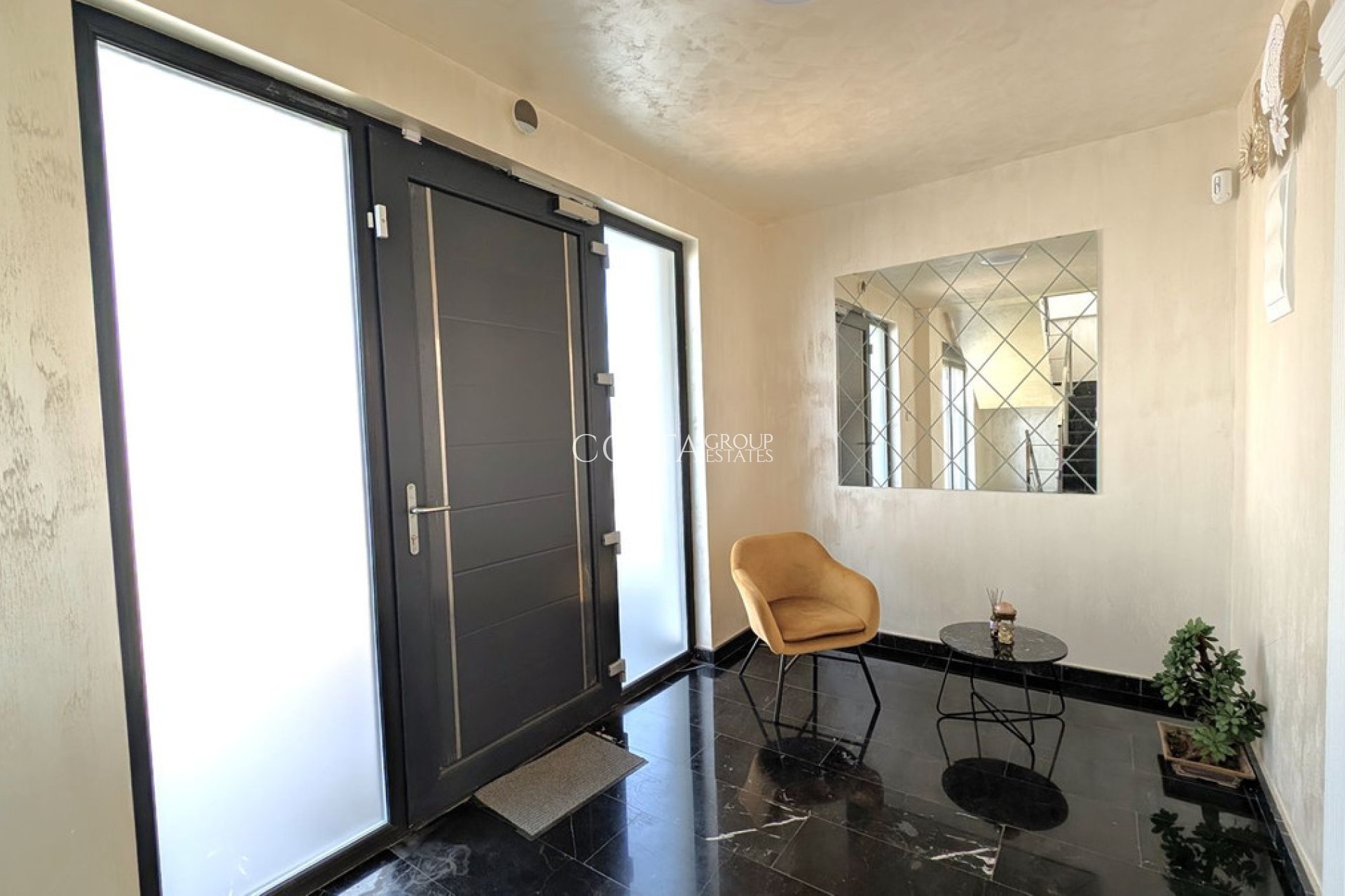 Resale - Villa -
Alicante - Alicante Centro