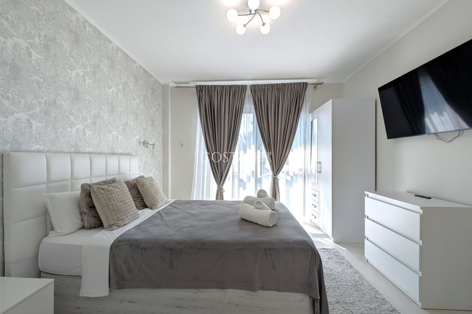 Resale - Villa -
Alicante - Alicante Centro