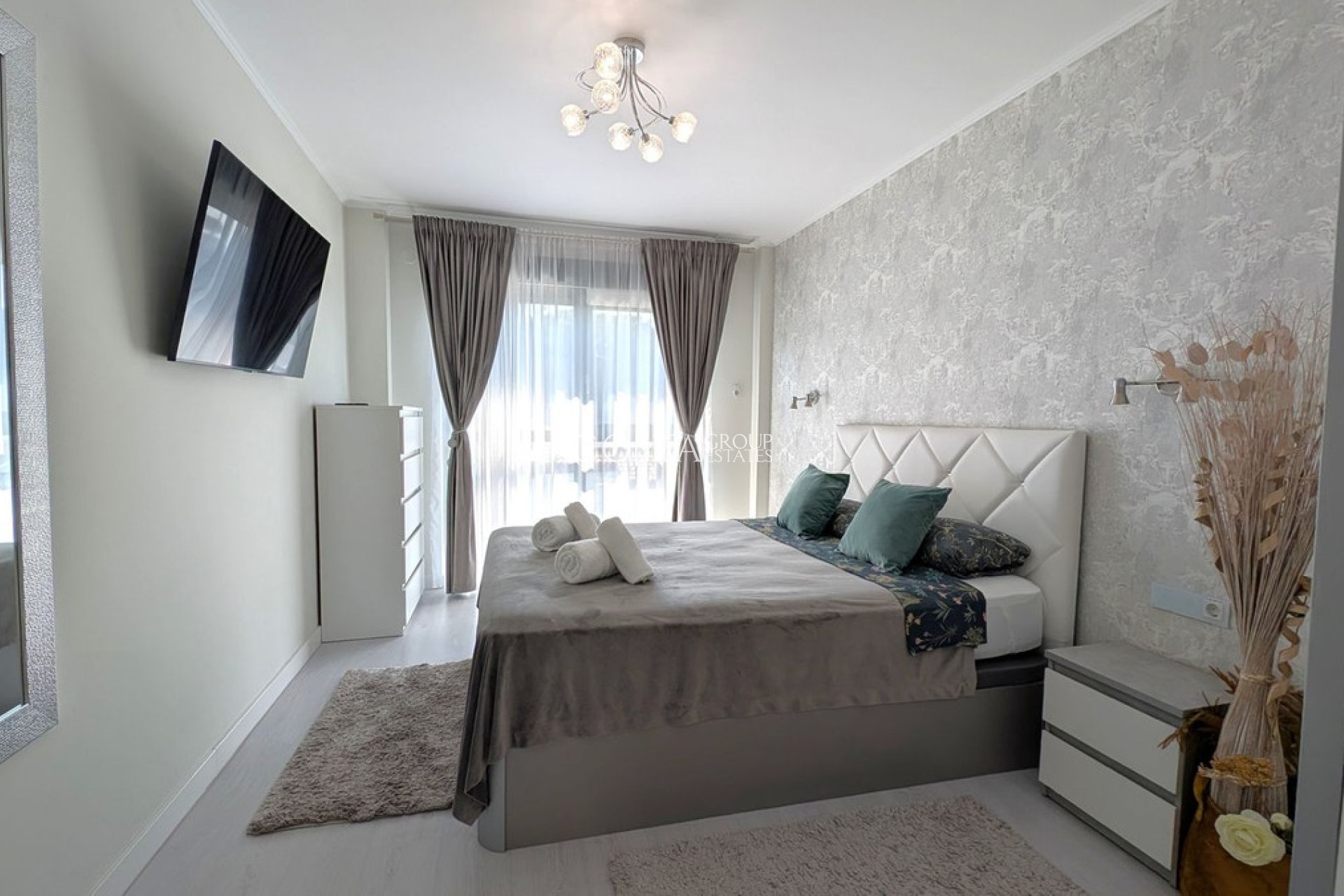 Resale - Villa -
Alicante - Alicante Centro