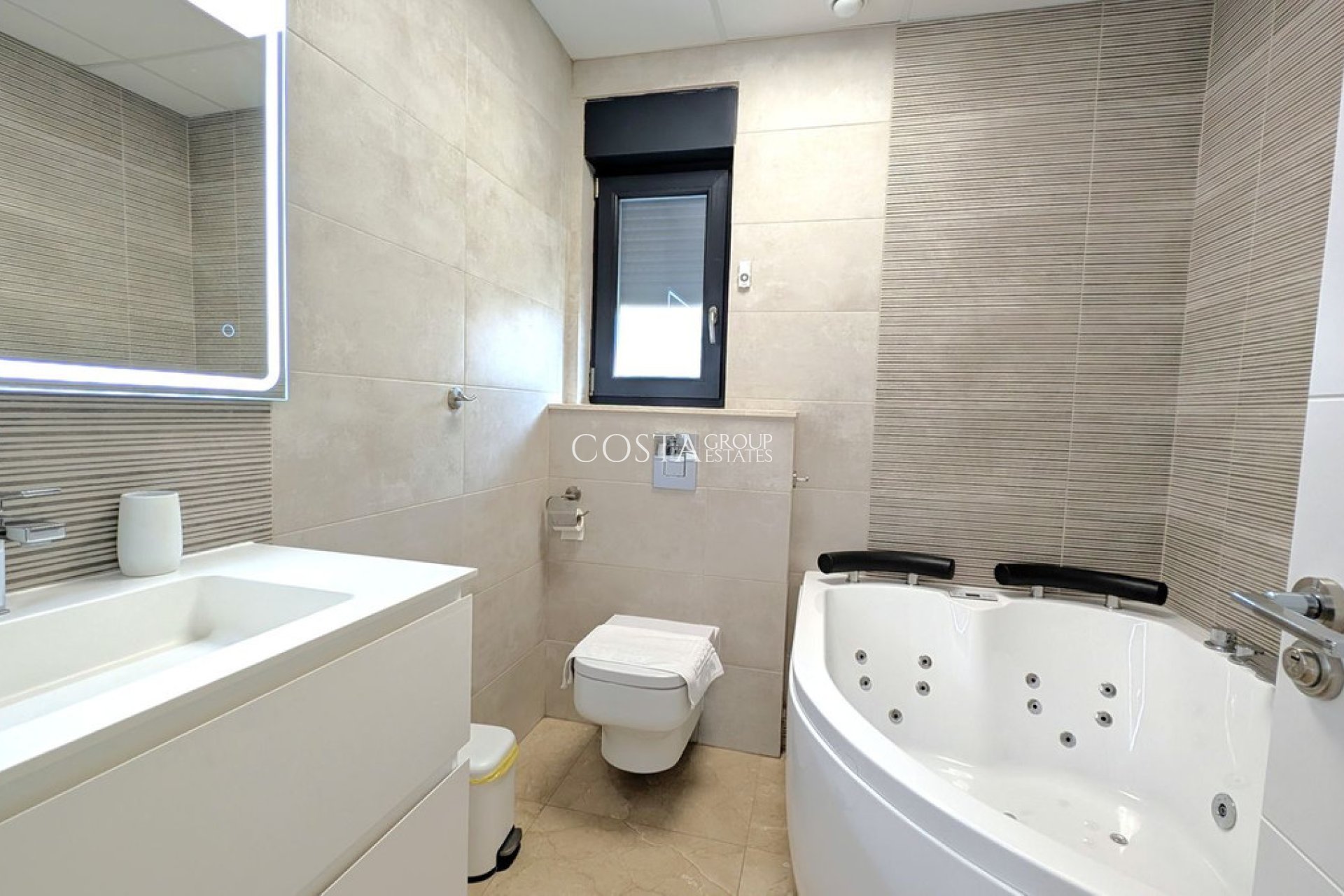 Resale - Villa -
Alicante - Alicante Centro