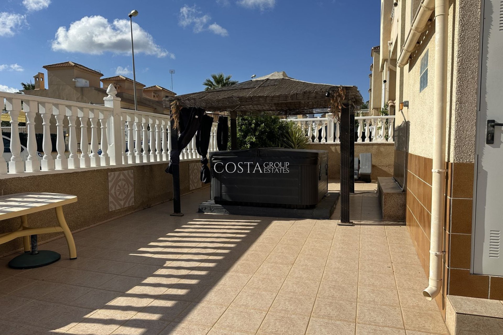 Resale - Villa -
Alicante - Alicante Centro