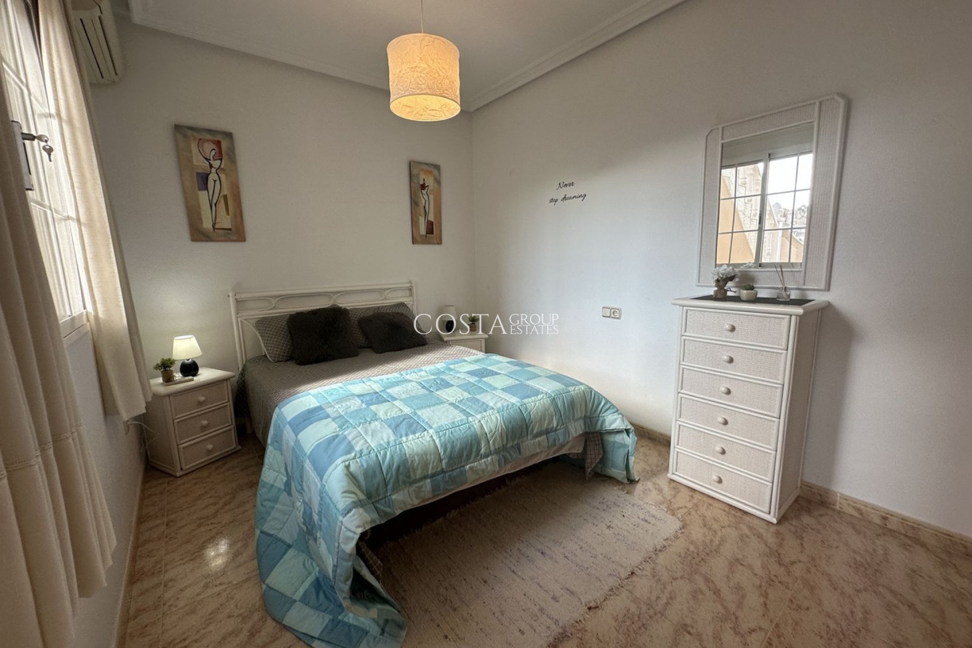 Resale - Villa -
Alicante - Alicante Centro