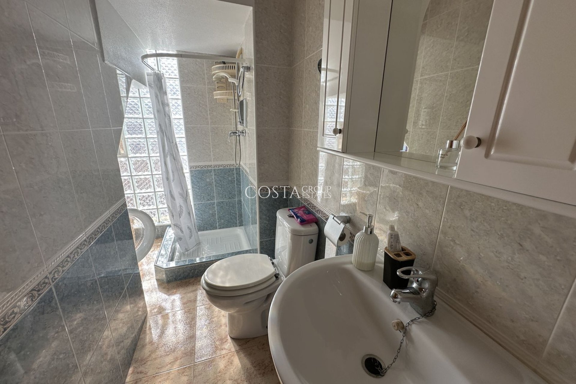 Resale - Villa -
Alicante - Alicante Centro