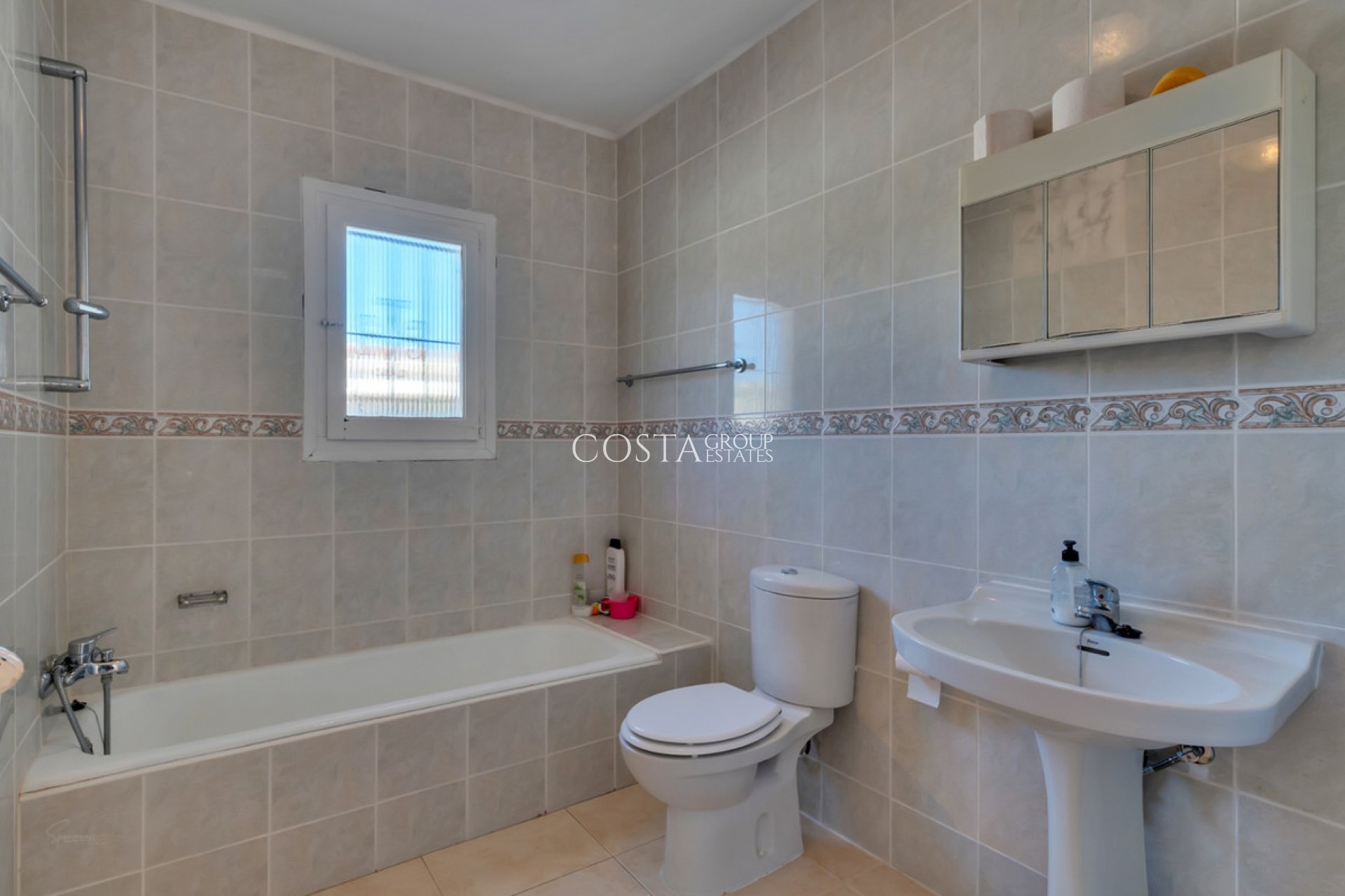 Resale - Villa -
Alicante - Alicante Centro