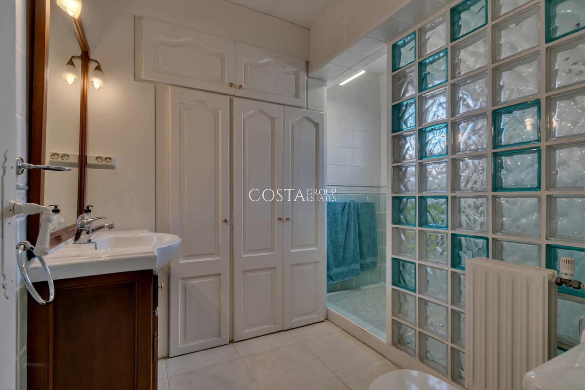 Resale - Villa -
Alicante - Alicante Centro