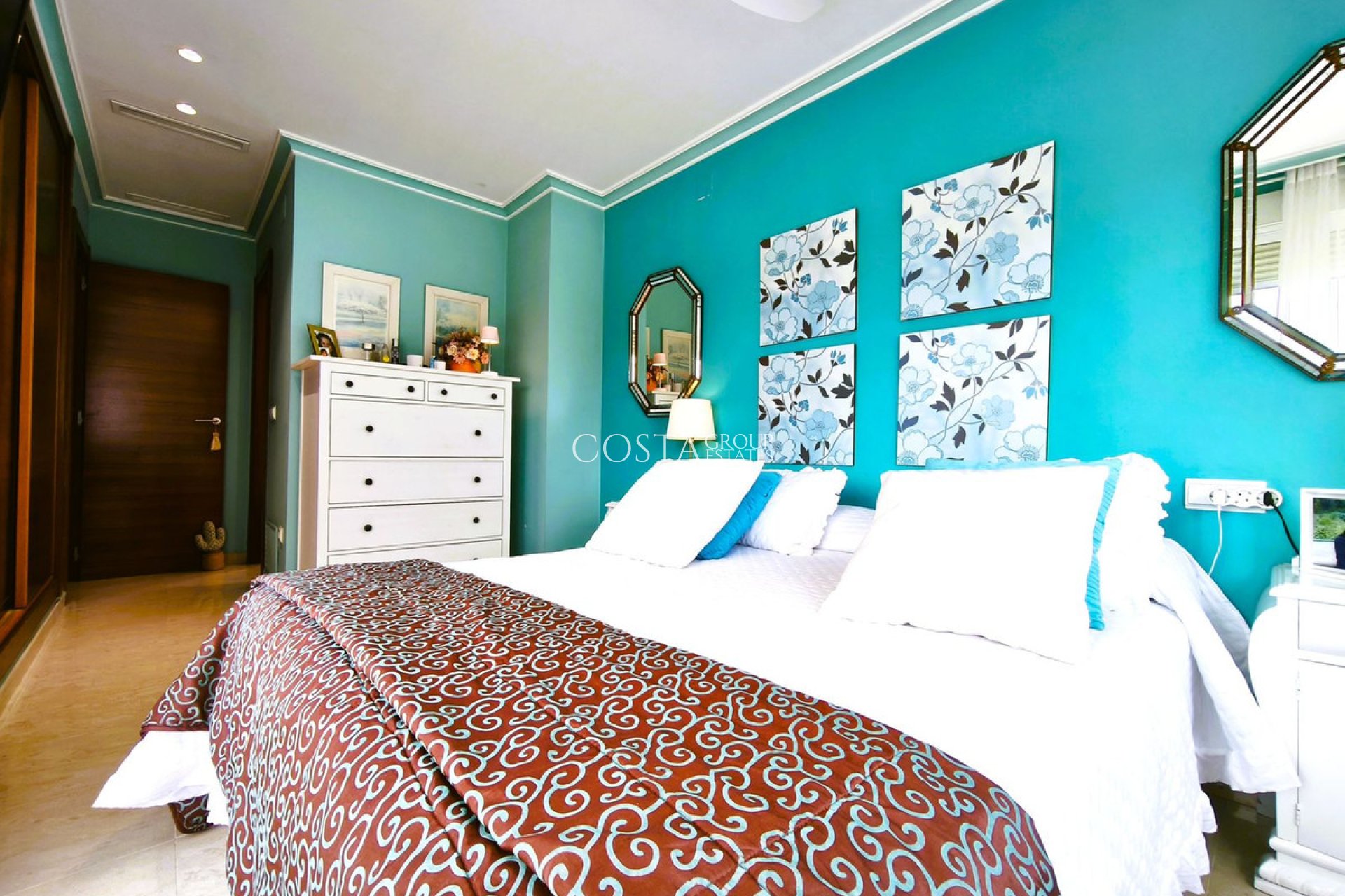 Resale - Villa -
Alicante - Alicante Centro