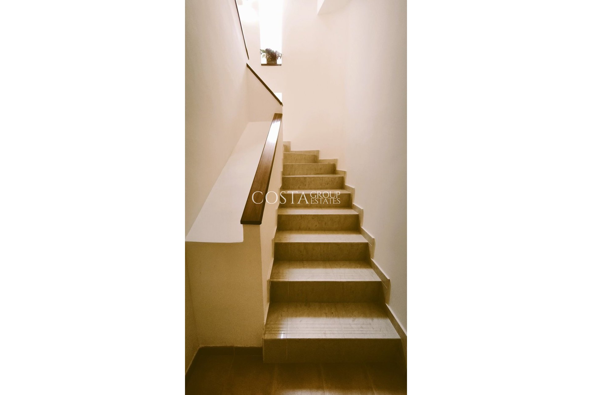 Resale - Villa -
Alicante - Alicante Centro