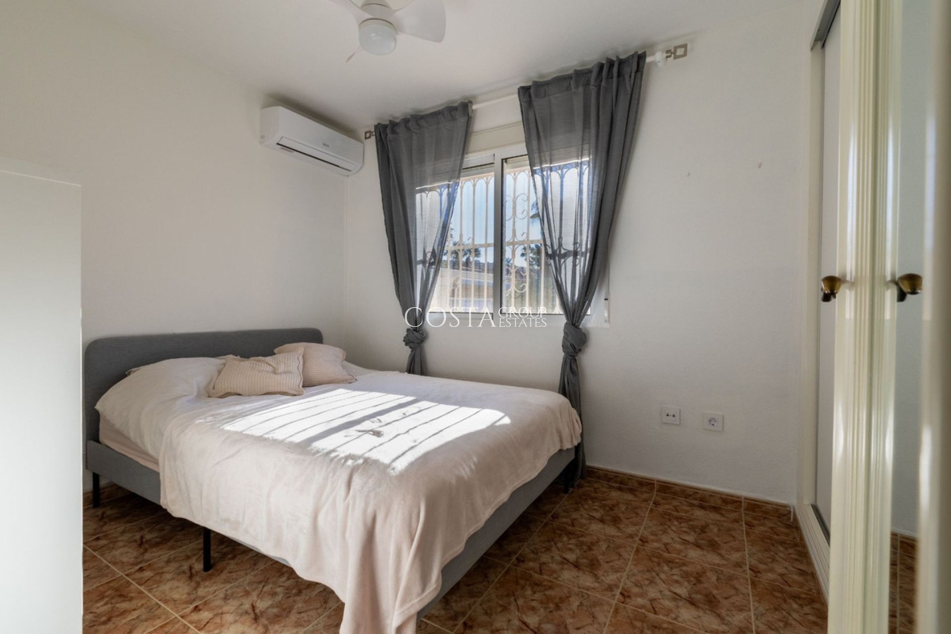 Resale - Villa -
Benijofar