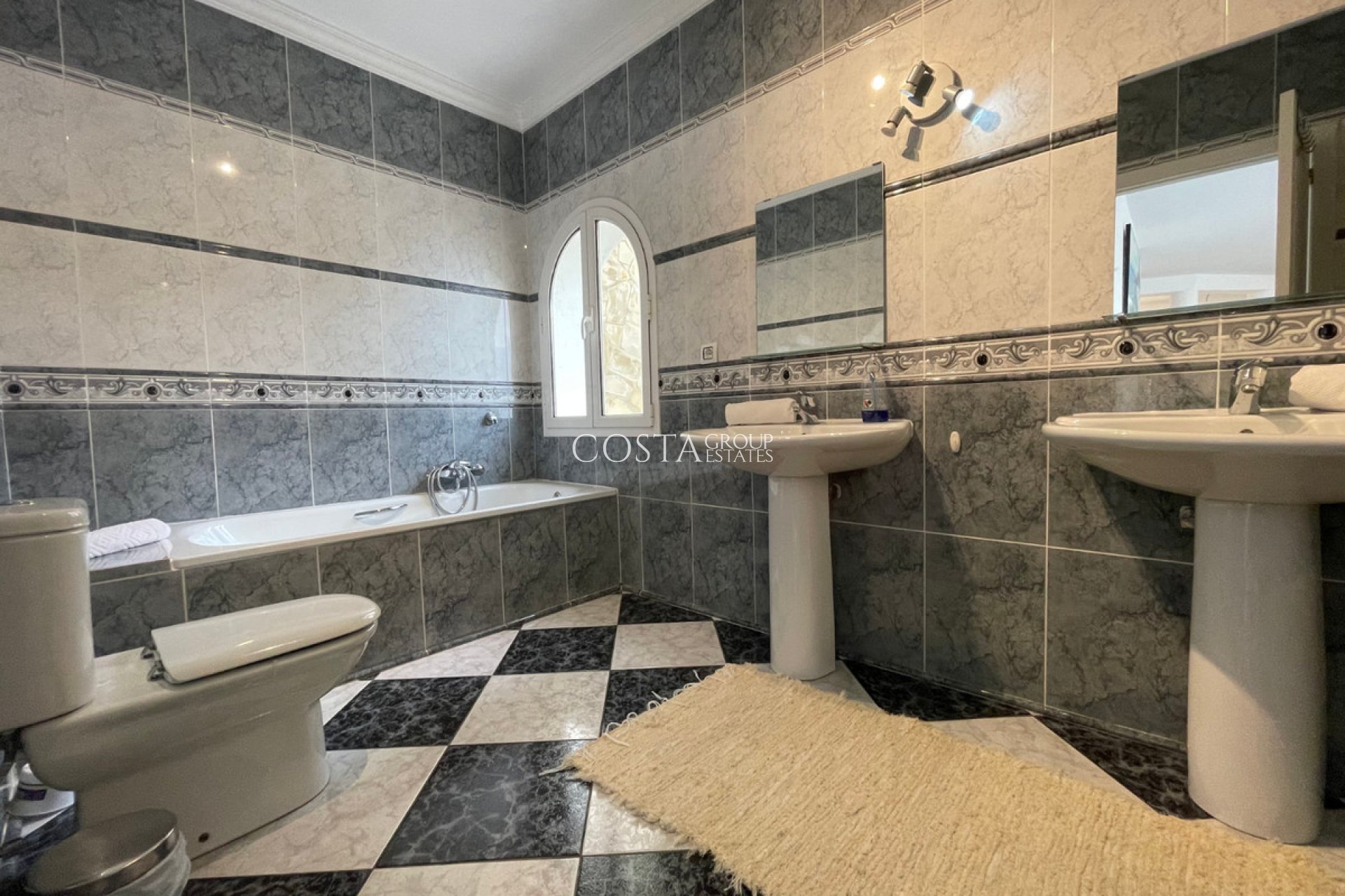 Resale - Villa -
Calpe - Calpe Centro