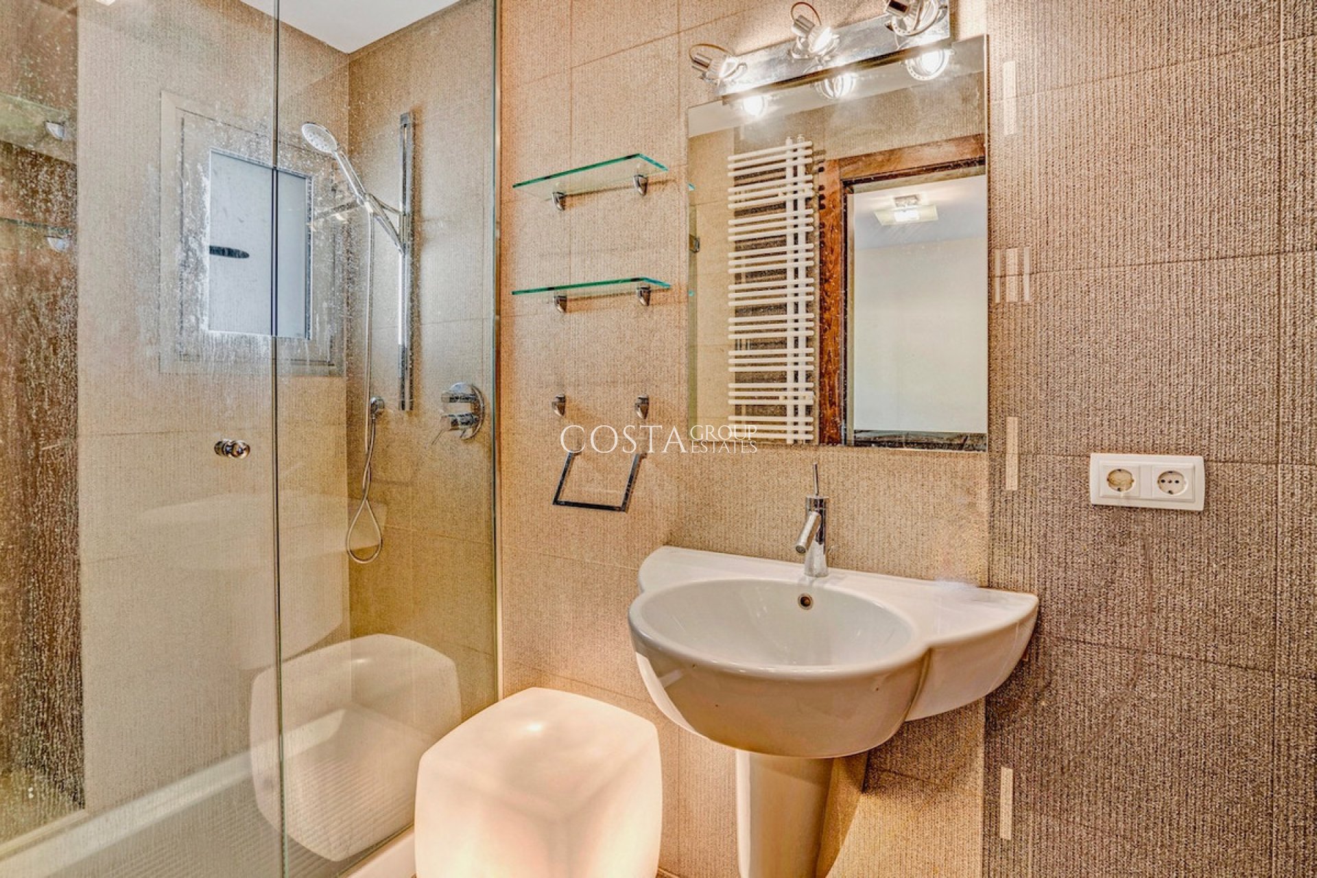 Resale - Villa -
Calpe - Les Bassetes