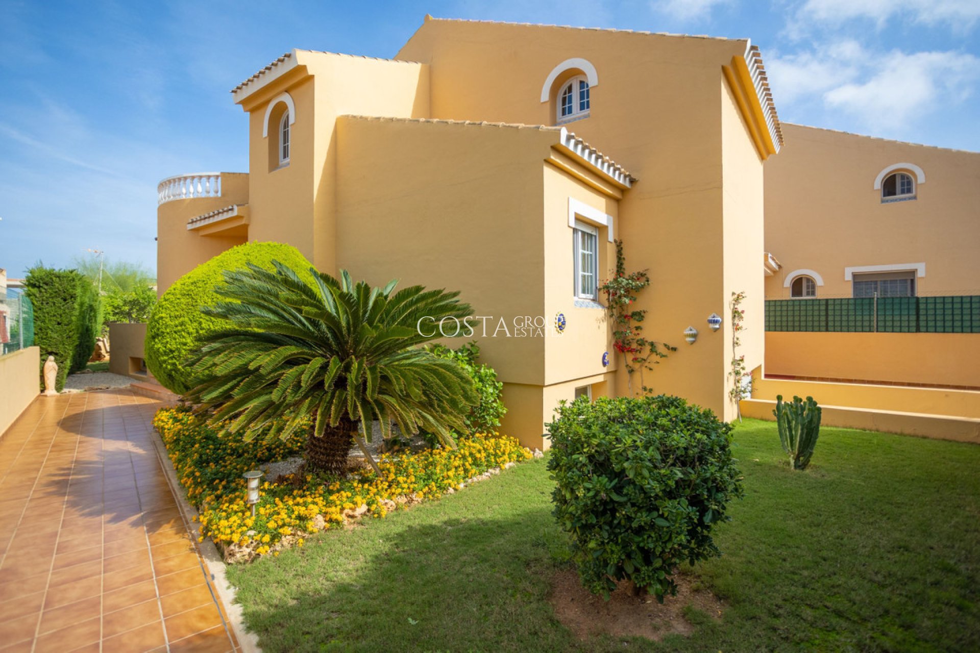 Resale - Villa -
Cartagena - Playa Honda