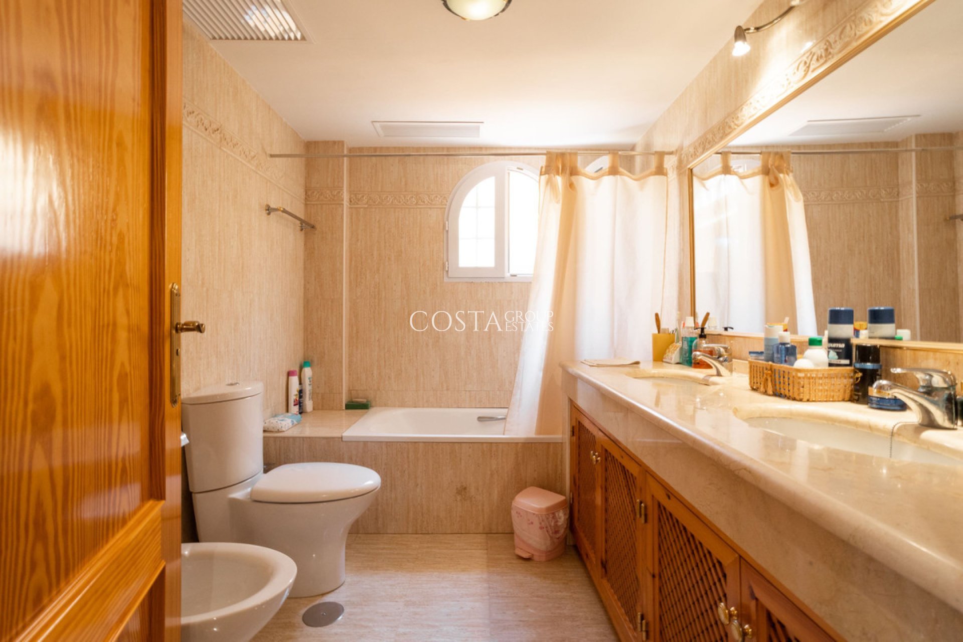 Resale - Villa -
Cartagena - Playa Honda