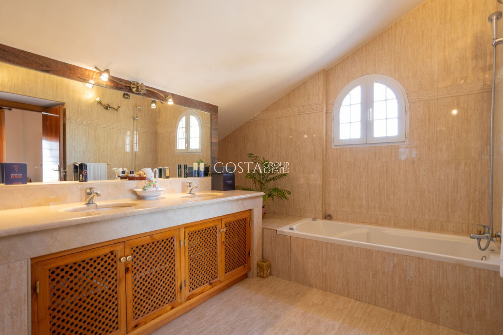 Resale - Villa -
Cartagena - Playa Honda