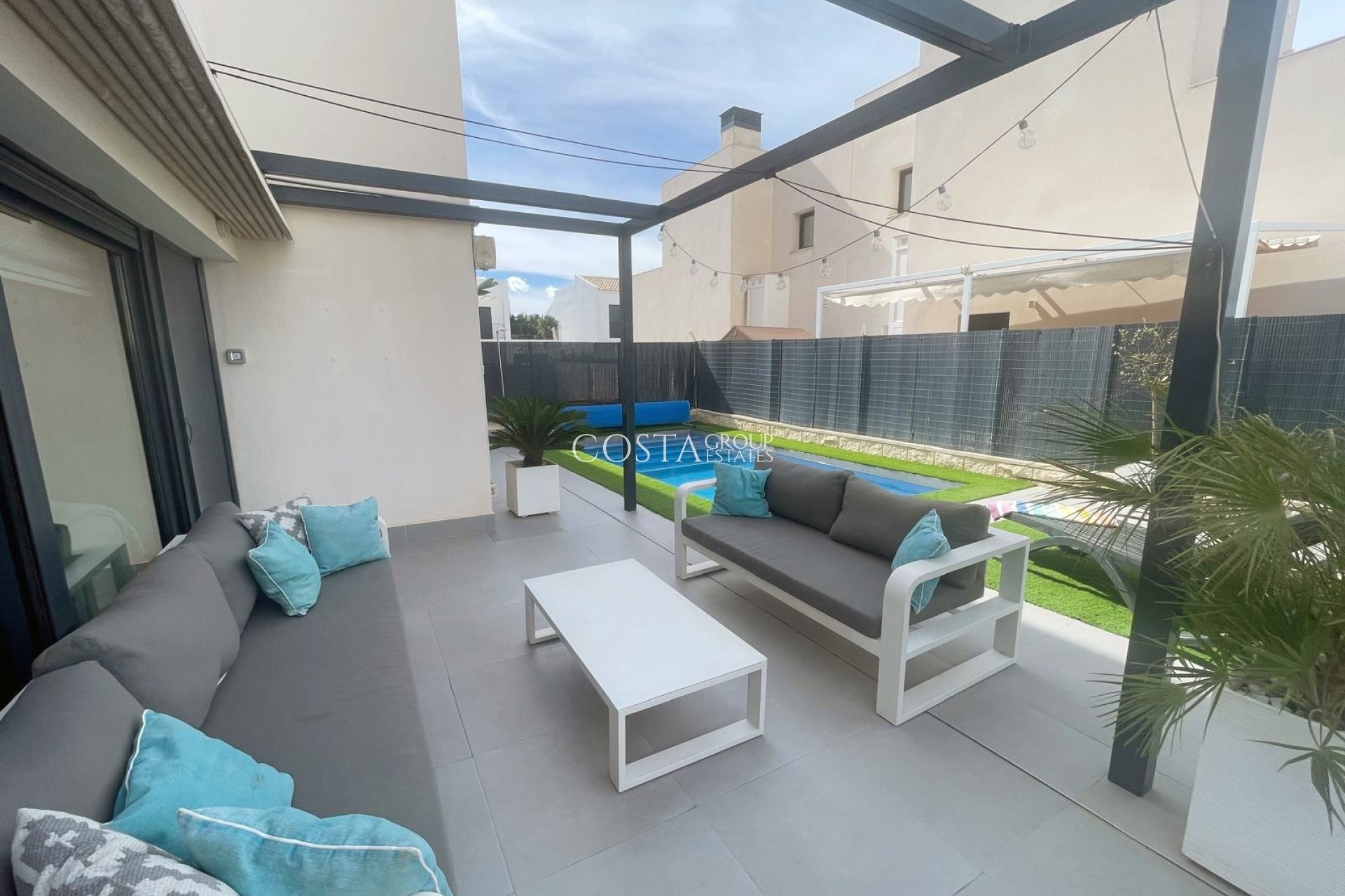 Resale - Villa -
Ciudad Quesada - Pueblo Bravo
