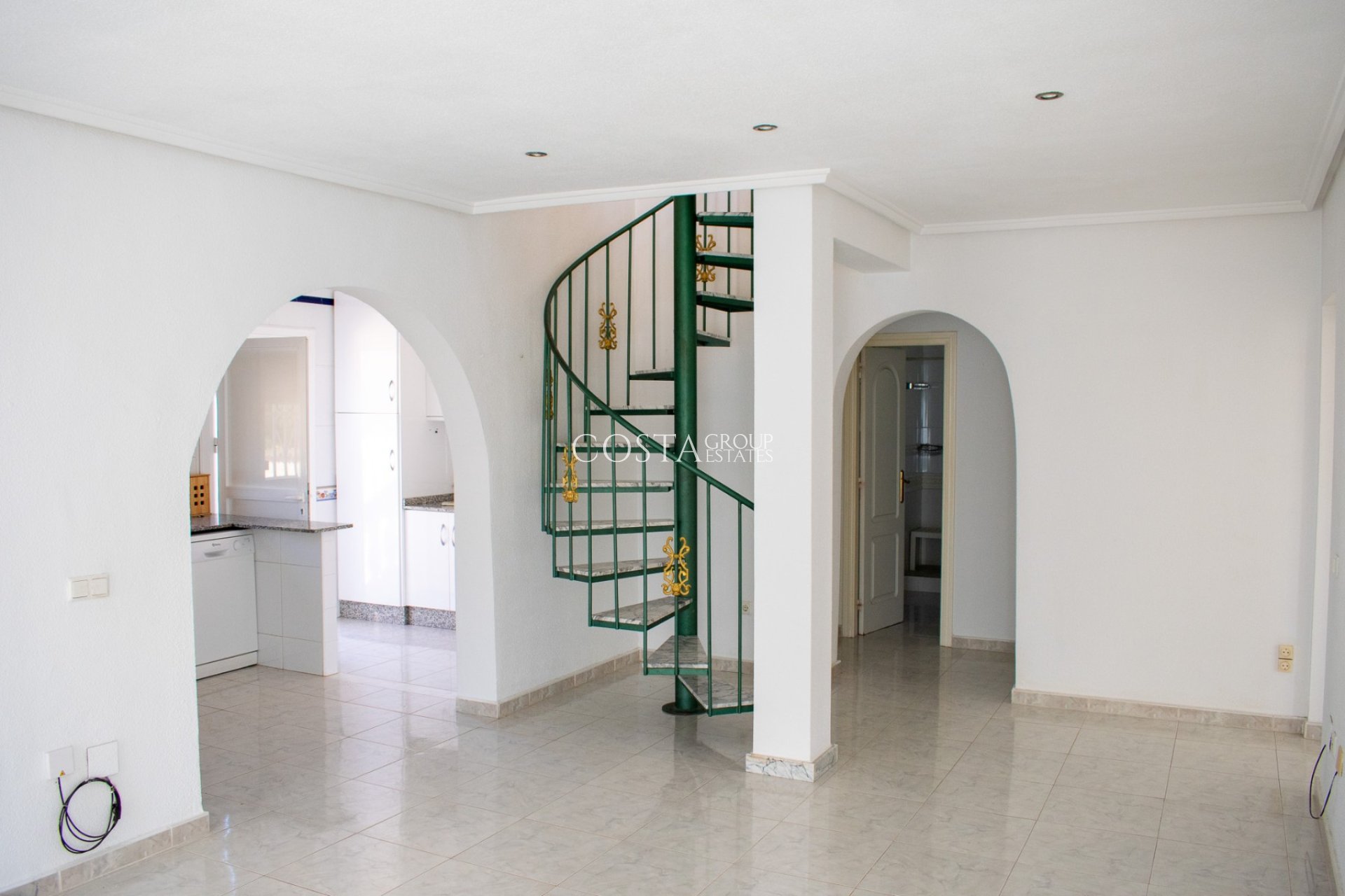 Resale - Villa -
Ciudad Quesada - Urbanizaciones