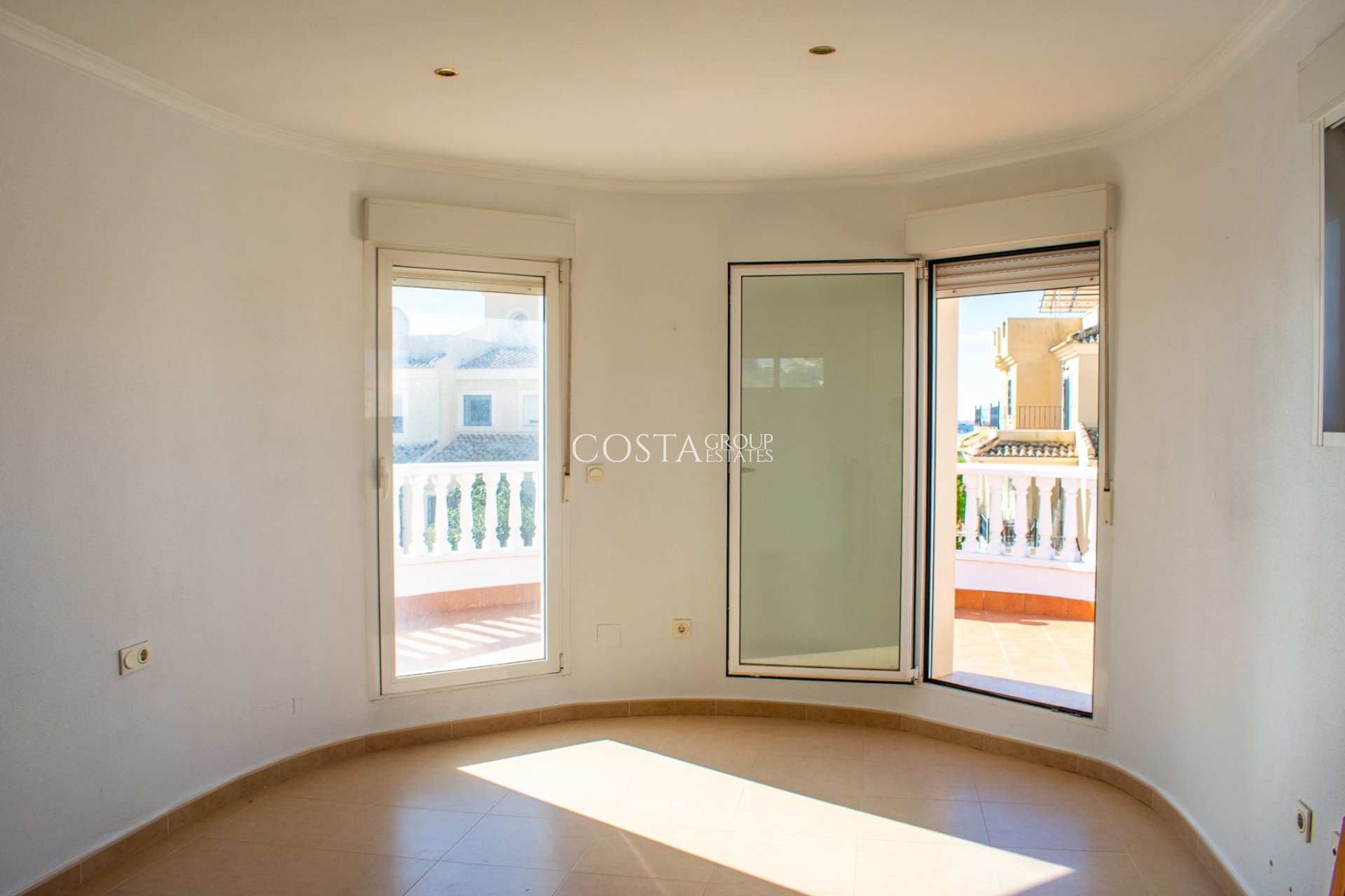 Resale - Villa -
Ciudad Quesada - Urbanizaciones