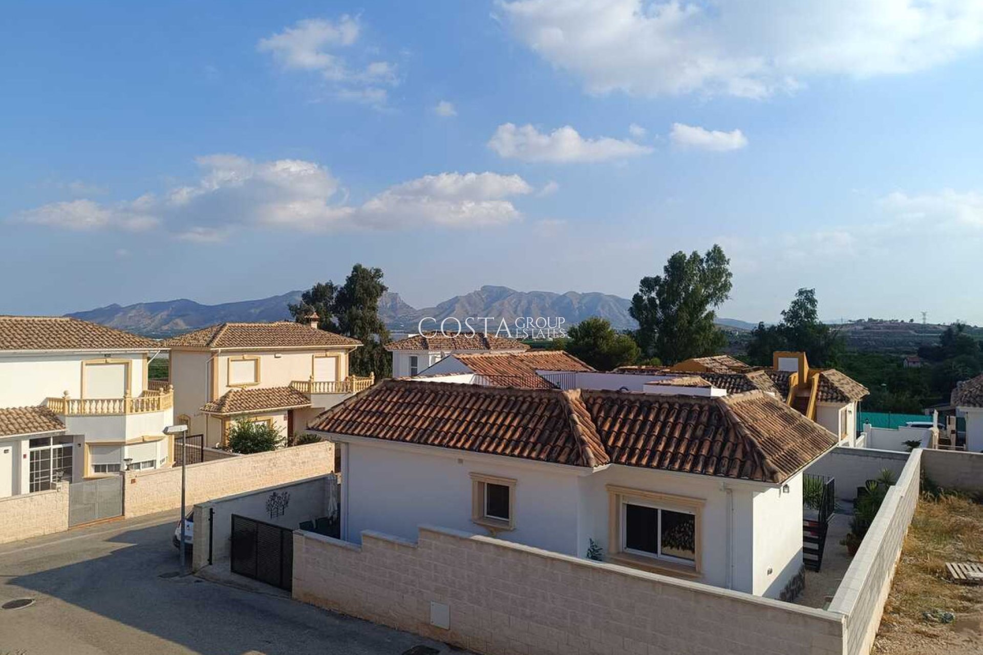 Resale - Villa -
Fortuna - El Reloj