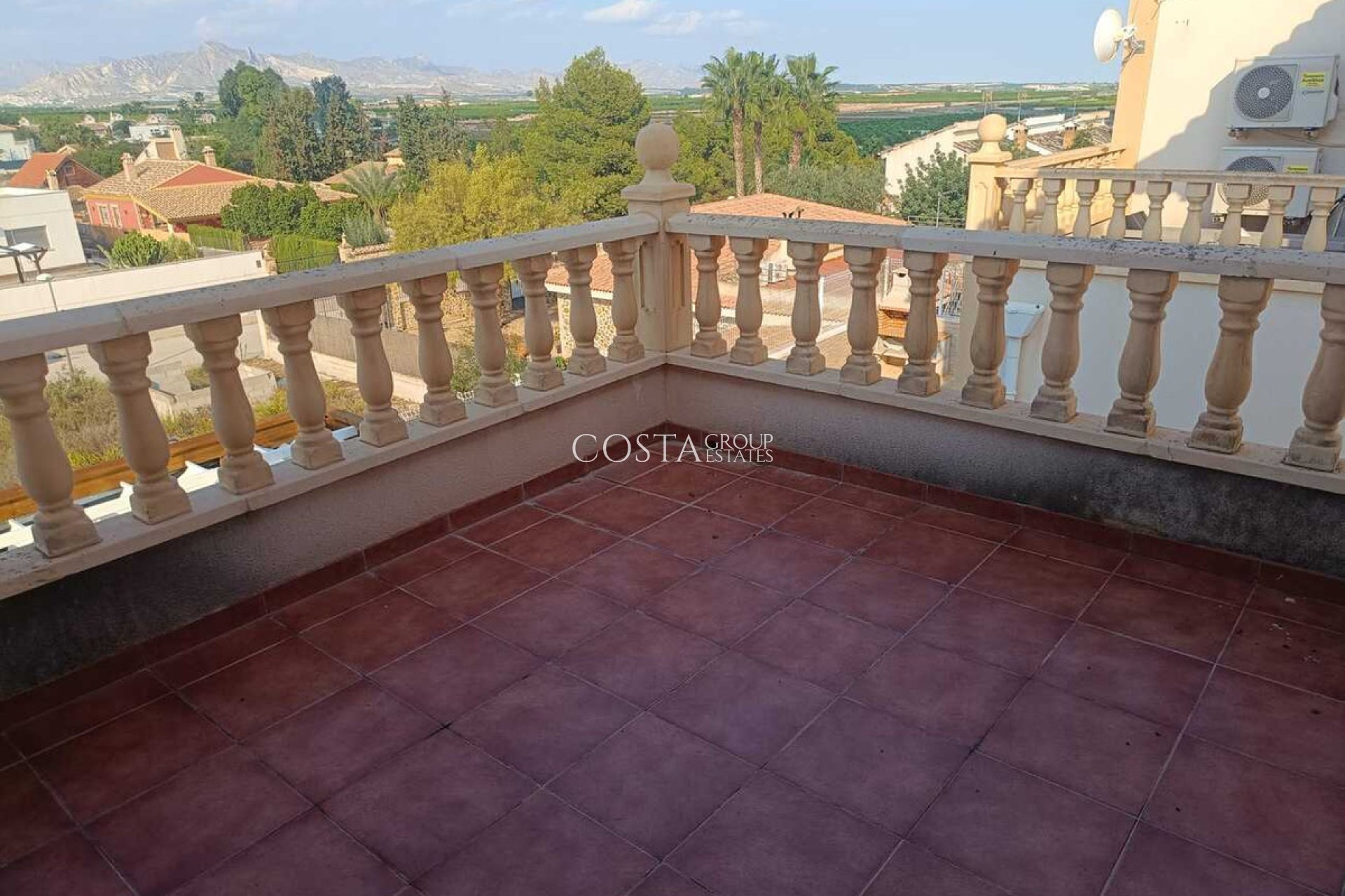 Resale - Villa -
Fortuna - El Reloj