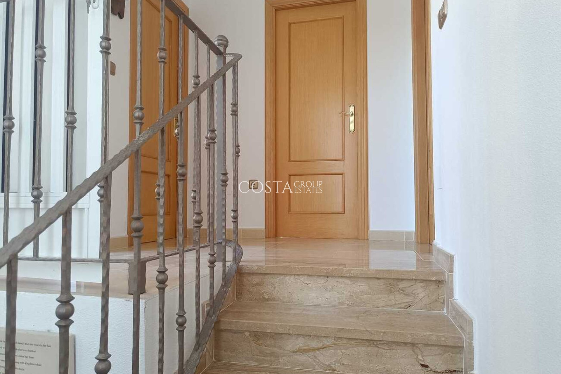 Resale - Villa -
Fortuna - El Reloj