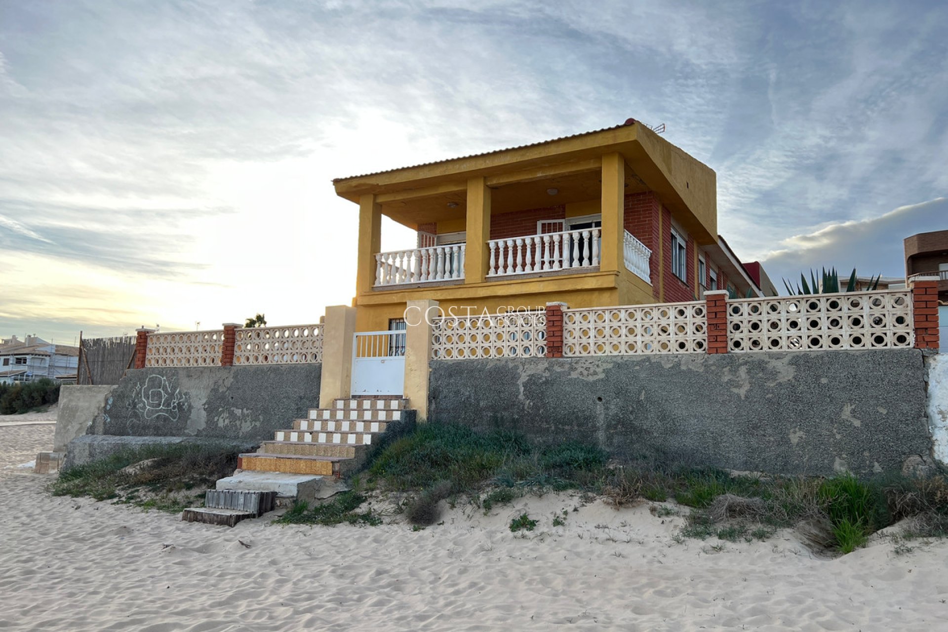 Resale - Villa -
Guardamar del Segura - Guardamar del Segura Centro