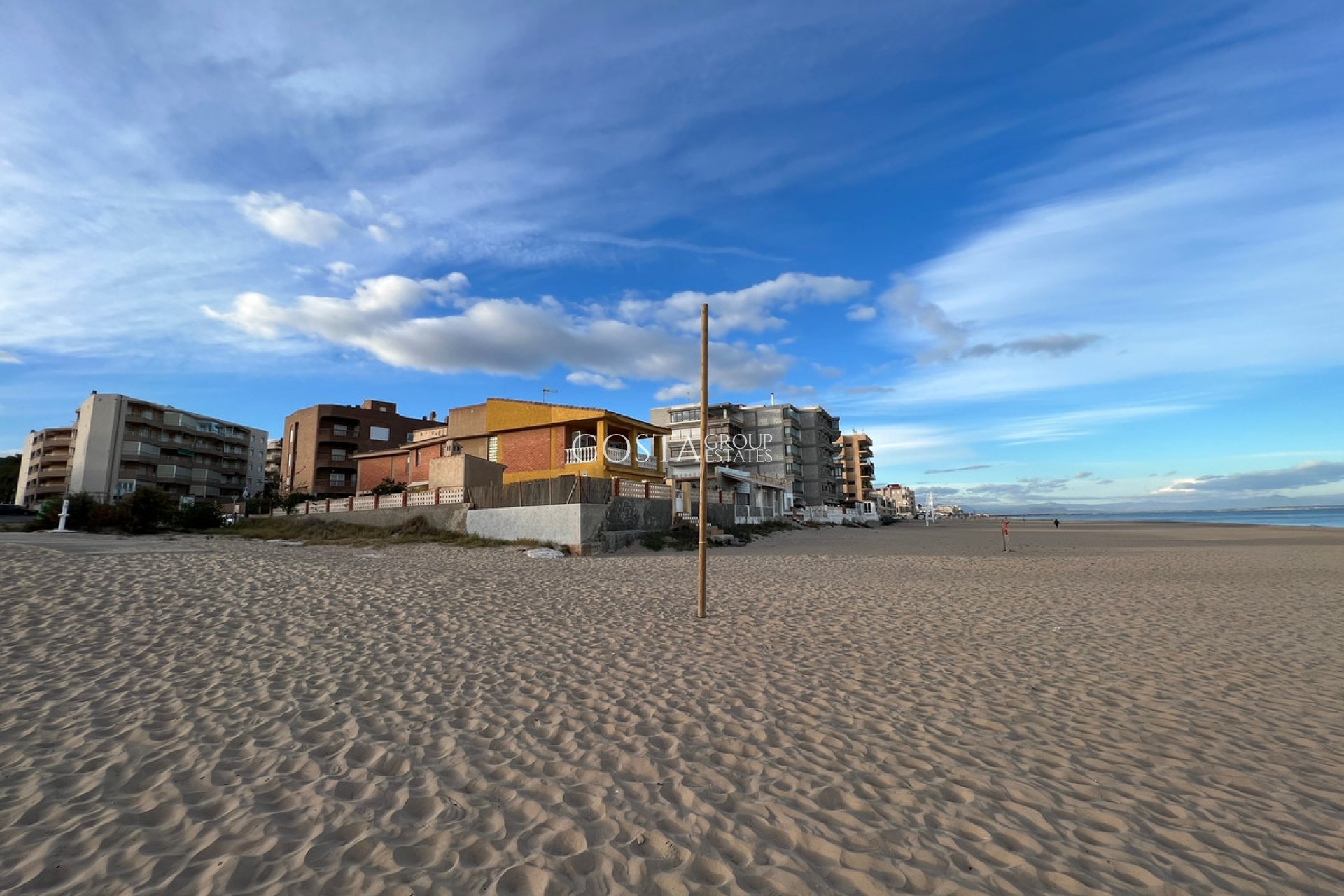 Resale - Villa -
Guardamar del Segura - Guardamar del Segura Centro