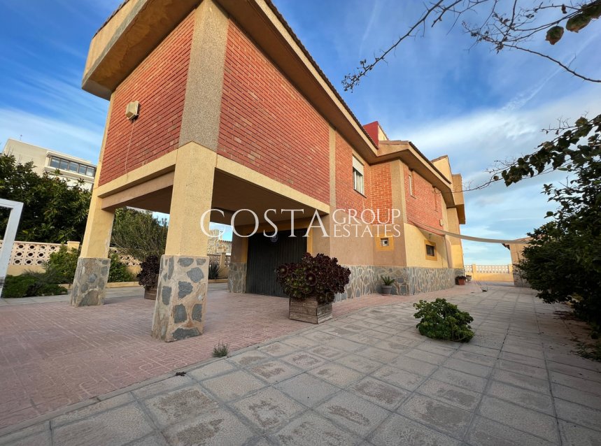 Resale - Villa -
Guardamar del Segura - Guardamar del Segura Centro