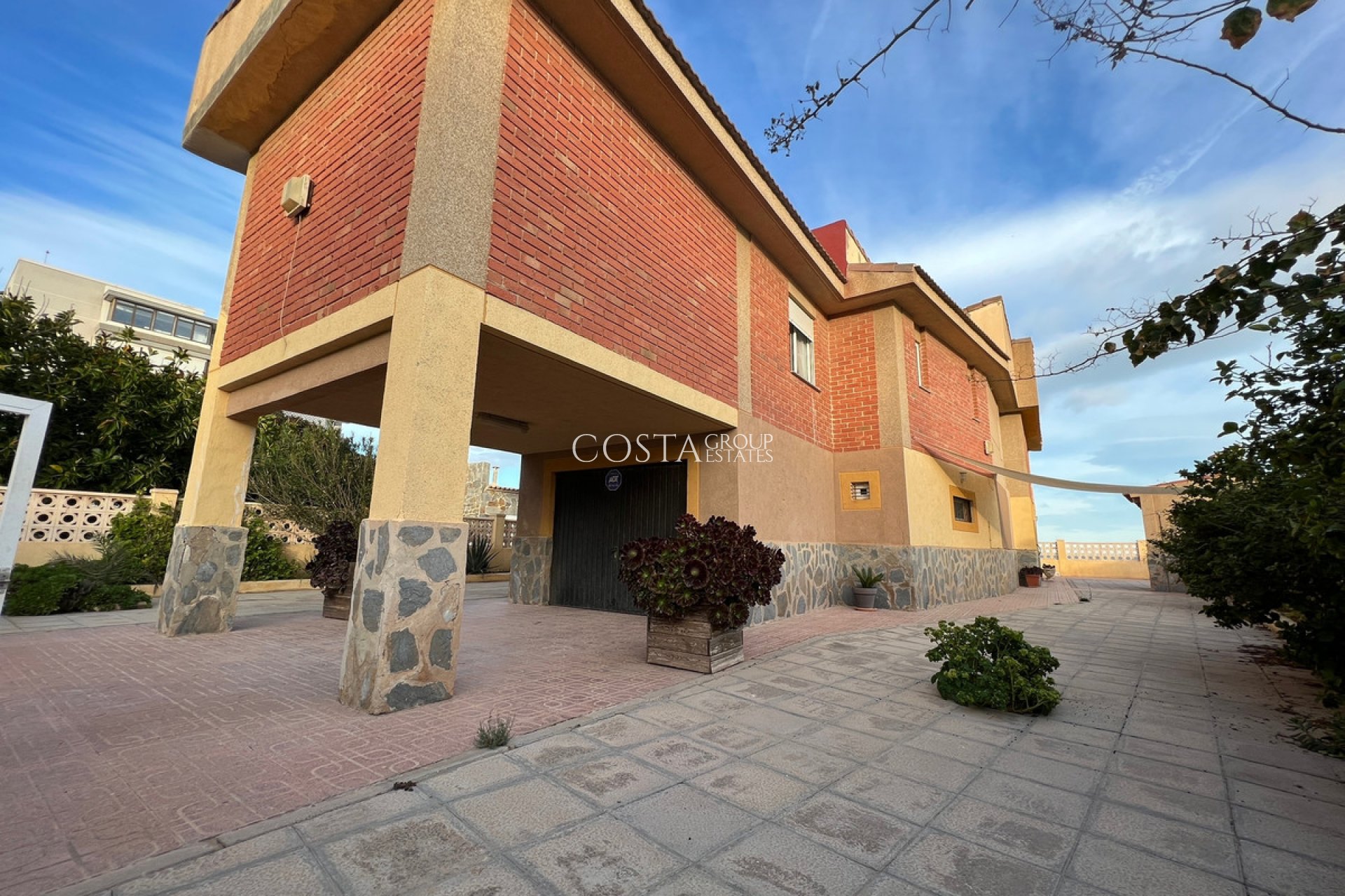 Resale - Villa -
Guardamar del Segura - Guardamar del Segura Centro