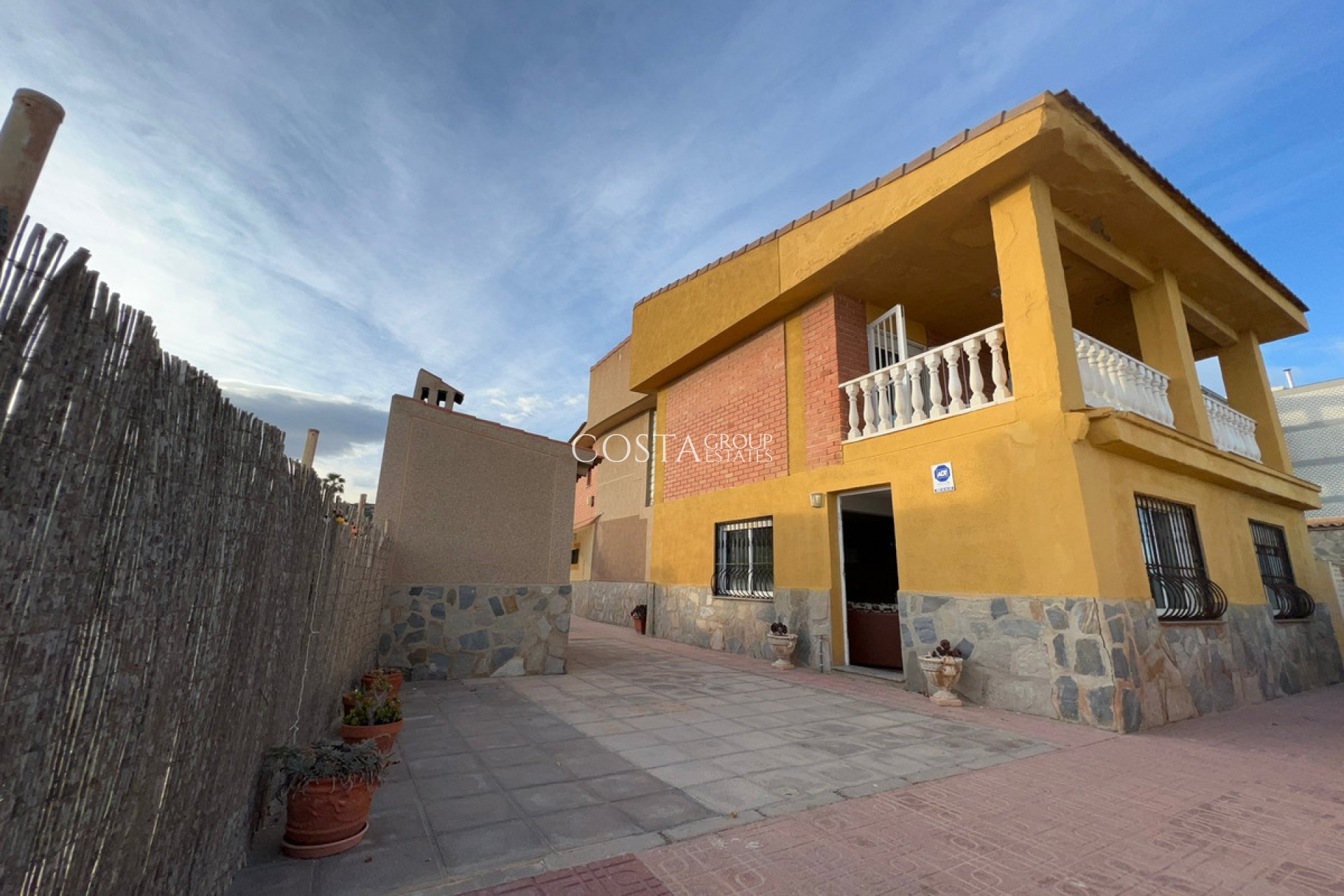 Resale - Villa -
Guardamar del Segura - Guardamar del Segura Centro