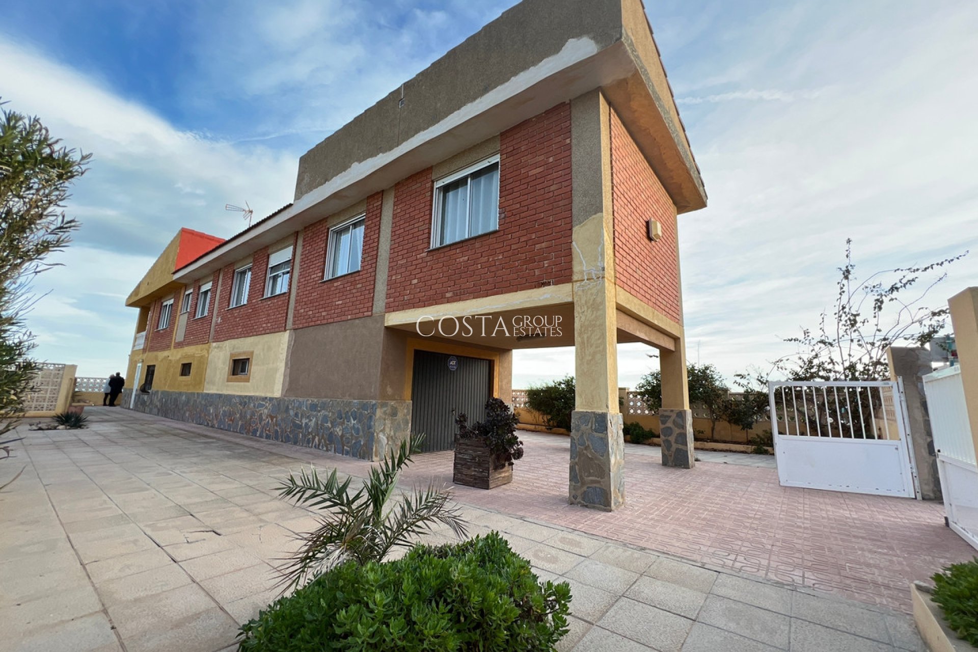 Resale - Villa -
Guardamar del Segura - Guardamar del Segura Centro