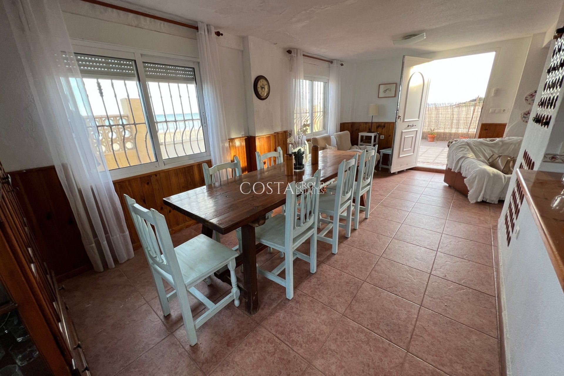 Resale - Villa -
Guardamar del Segura - Guardamar del Segura Centro