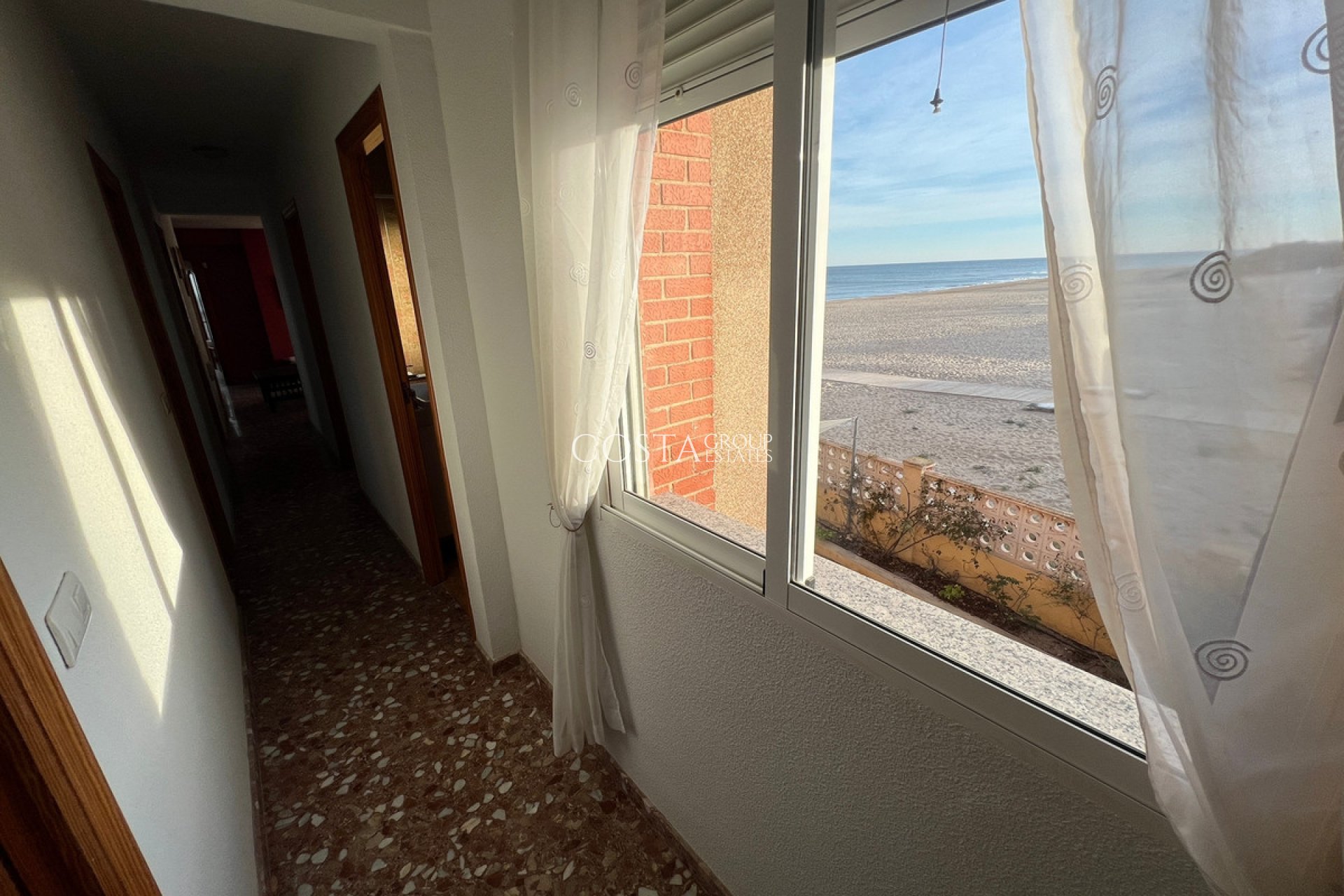 Resale - Villa -
Guardamar del Segura - Guardamar del Segura Centro