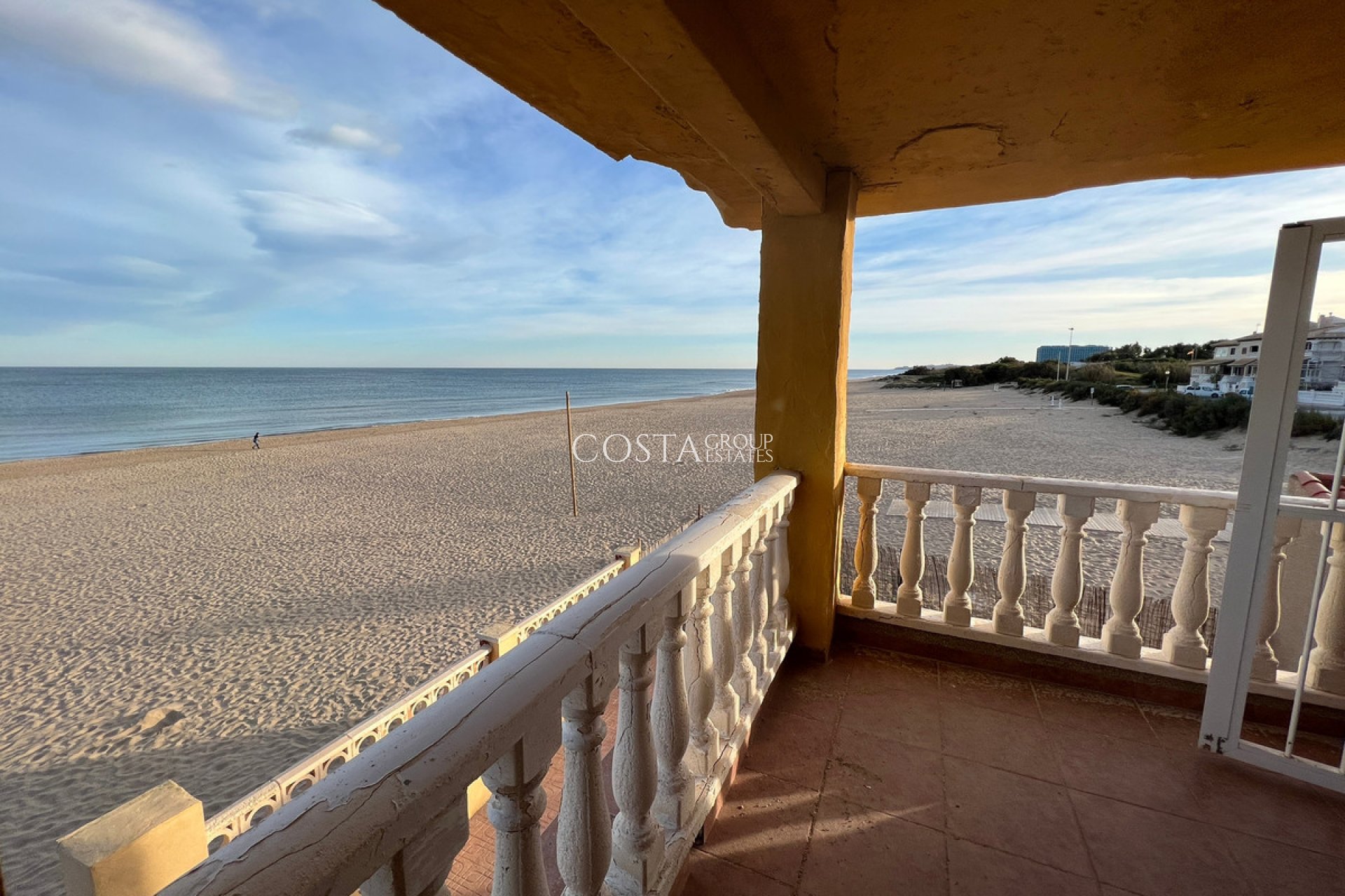 Resale - Villa -
Guardamar del Segura - Guardamar del Segura Centro