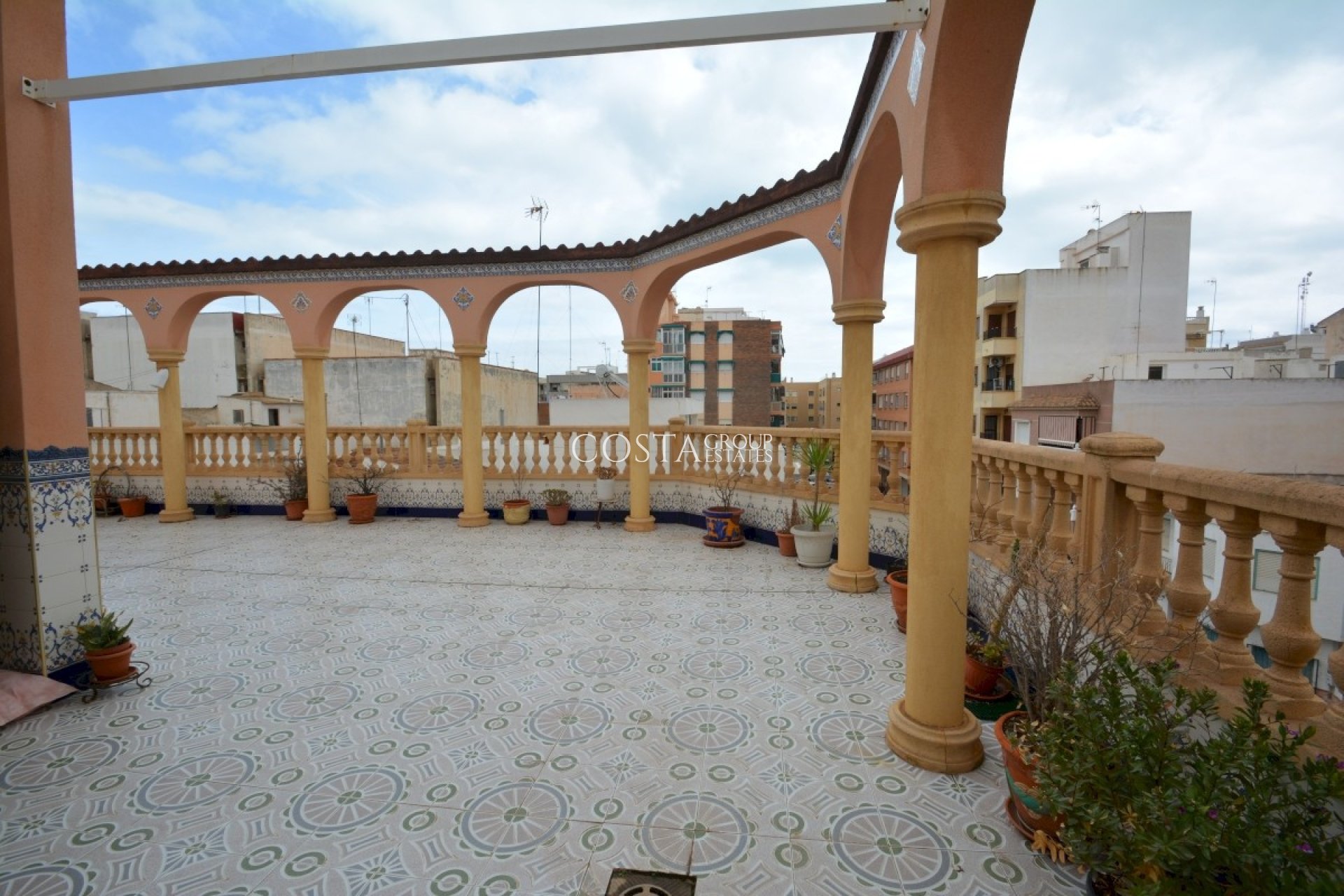 Resale - Villa -
Guardamar del Segura - Guardamar del Segura Centro