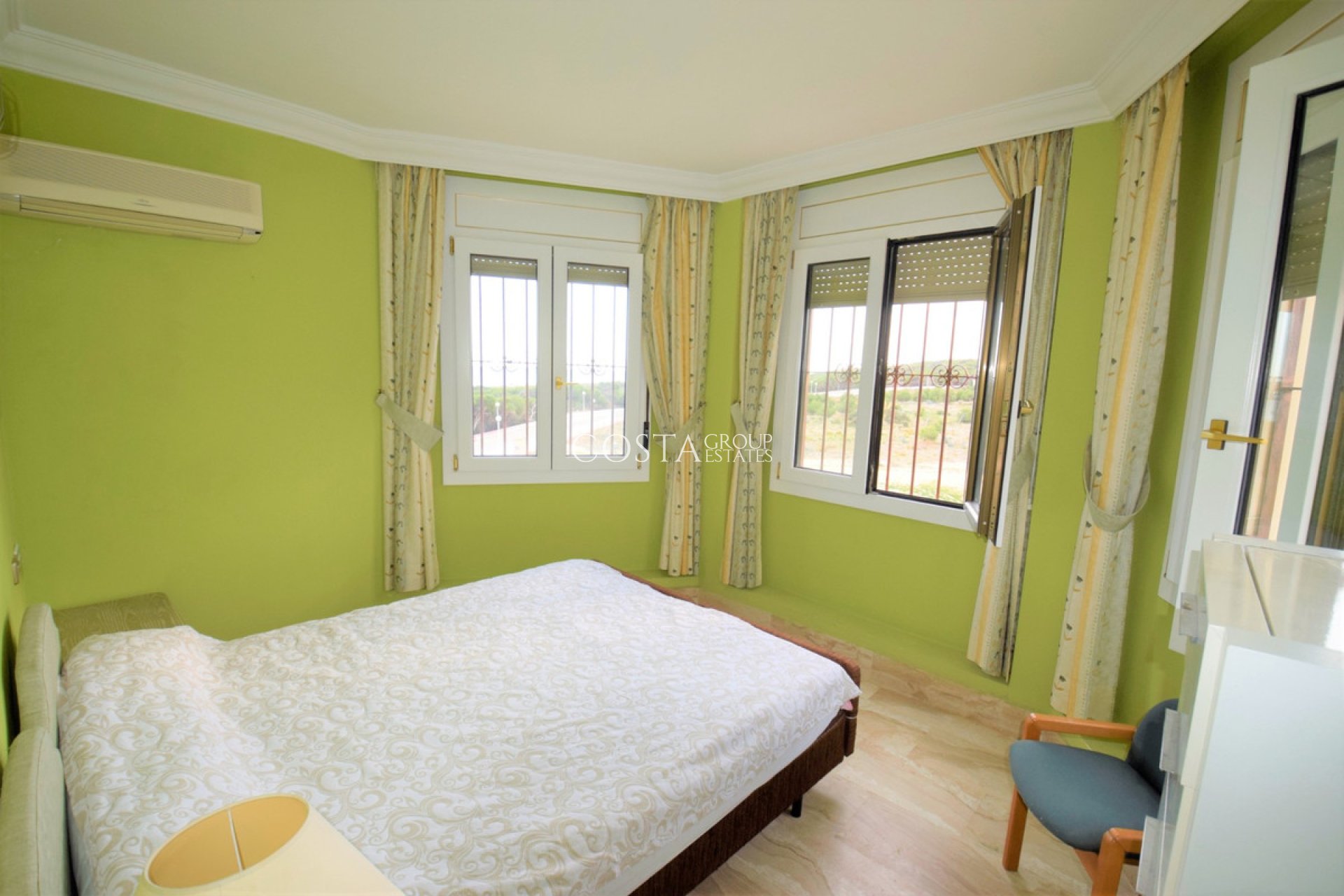 Resale - Villa -
Guardamar del Segura - Guardamar del Segura Centro