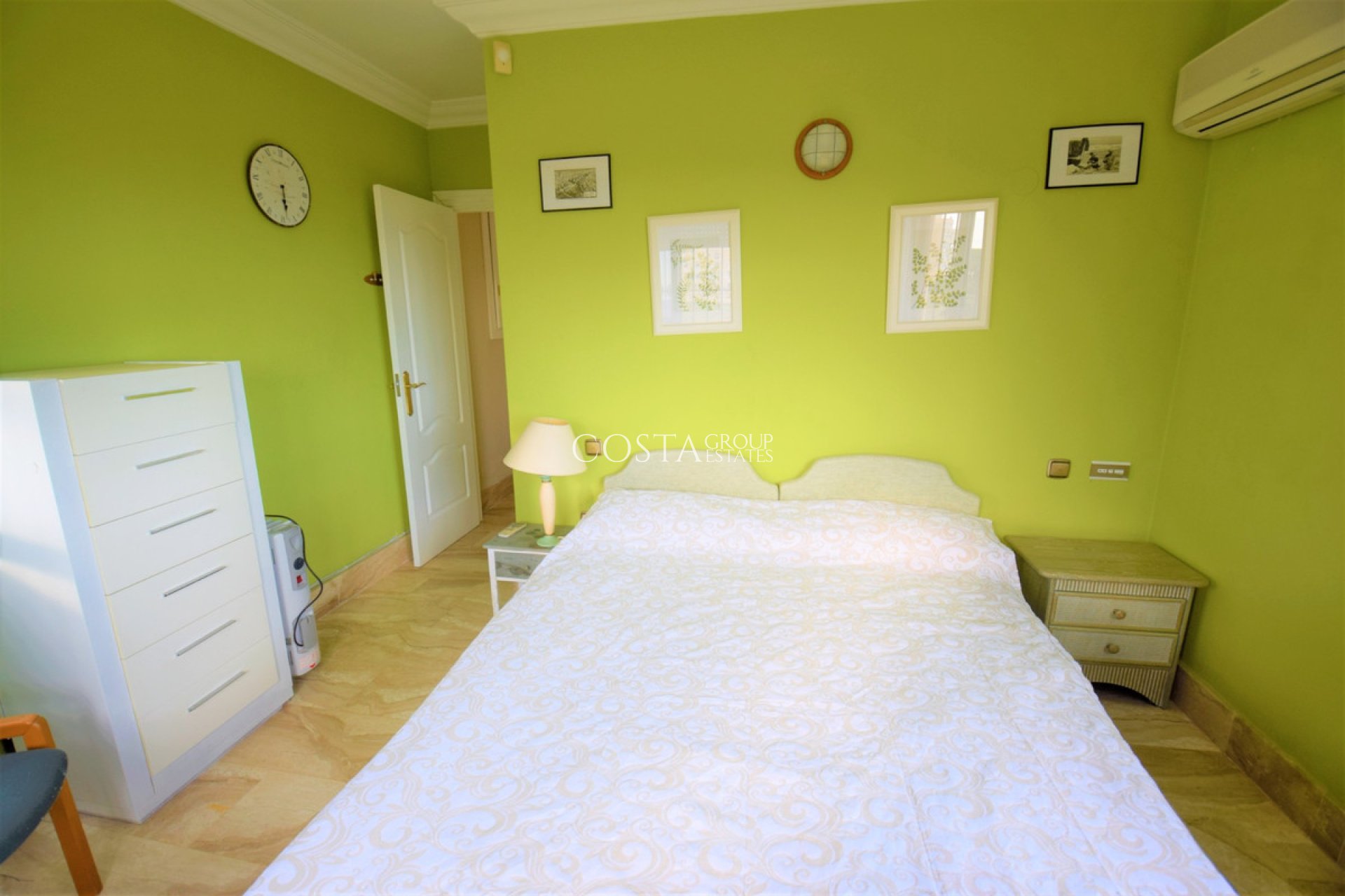 Resale - Villa -
Guardamar del Segura - Guardamar del Segura Centro