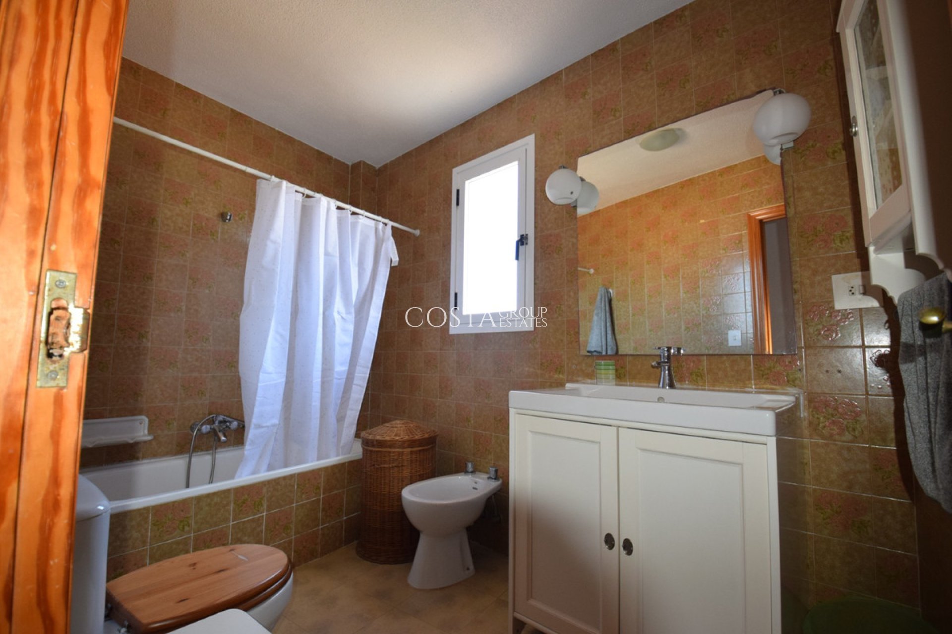 Resale - Villa -
Guardamar del Segura - Guardamar del Segura Centro