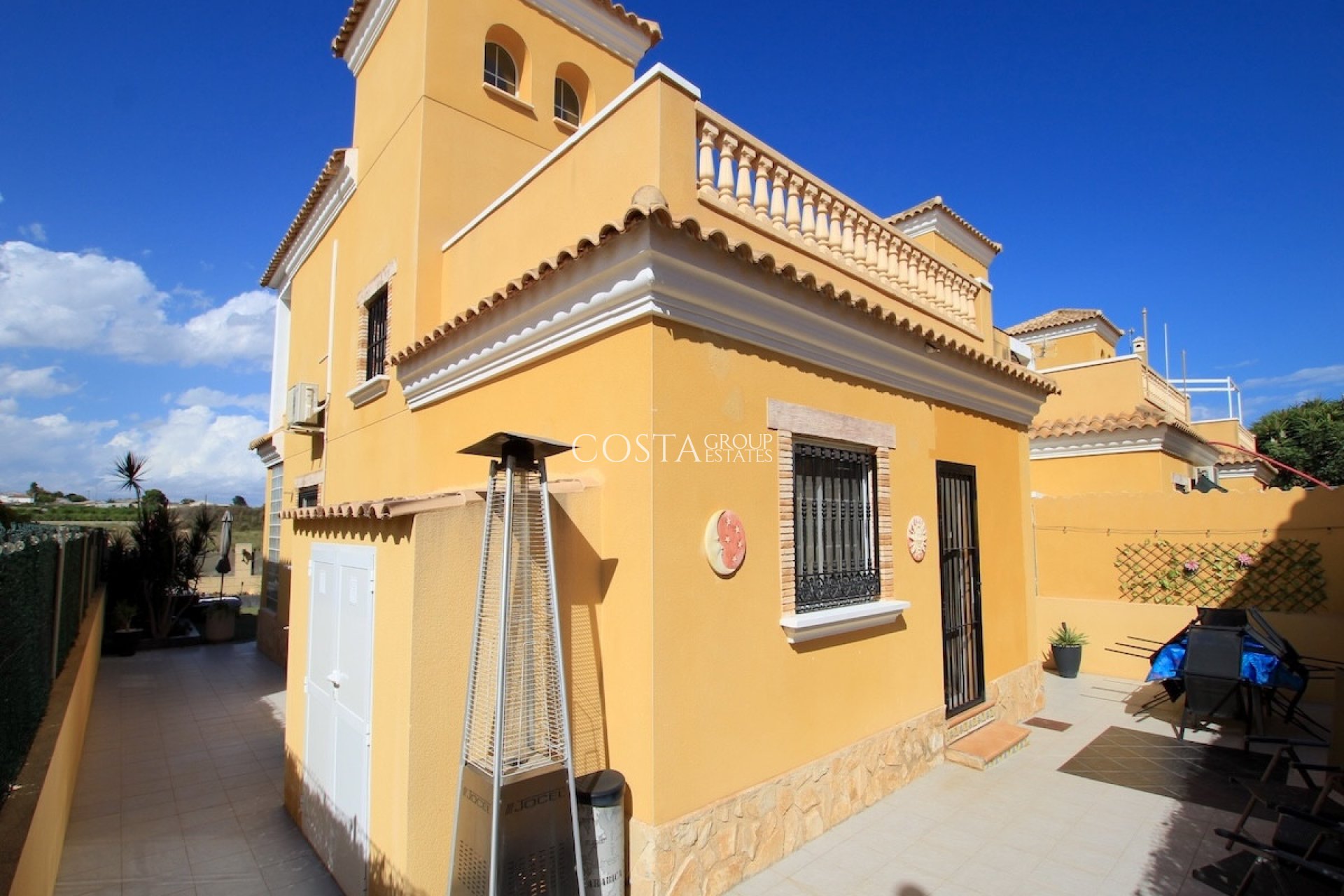 Resale - Villa -
Guardamar del Segura - Guardamar del Segura Centro