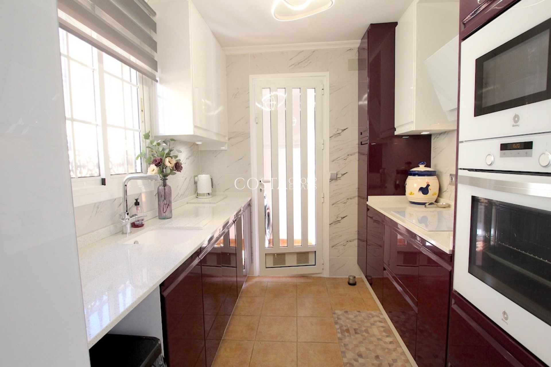 Resale - Villa -
Guardamar del Segura - Guardamar del Segura Centro