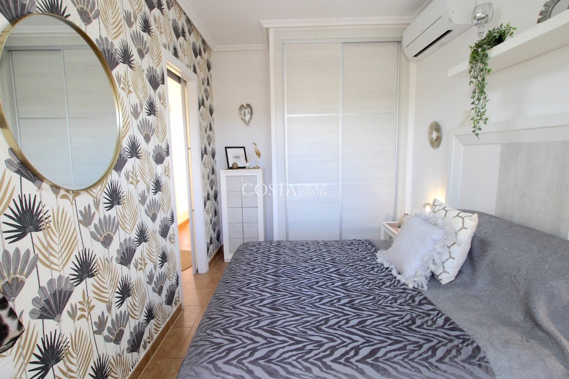 Resale - Villa -
Guardamar del Segura - Guardamar del Segura Centro