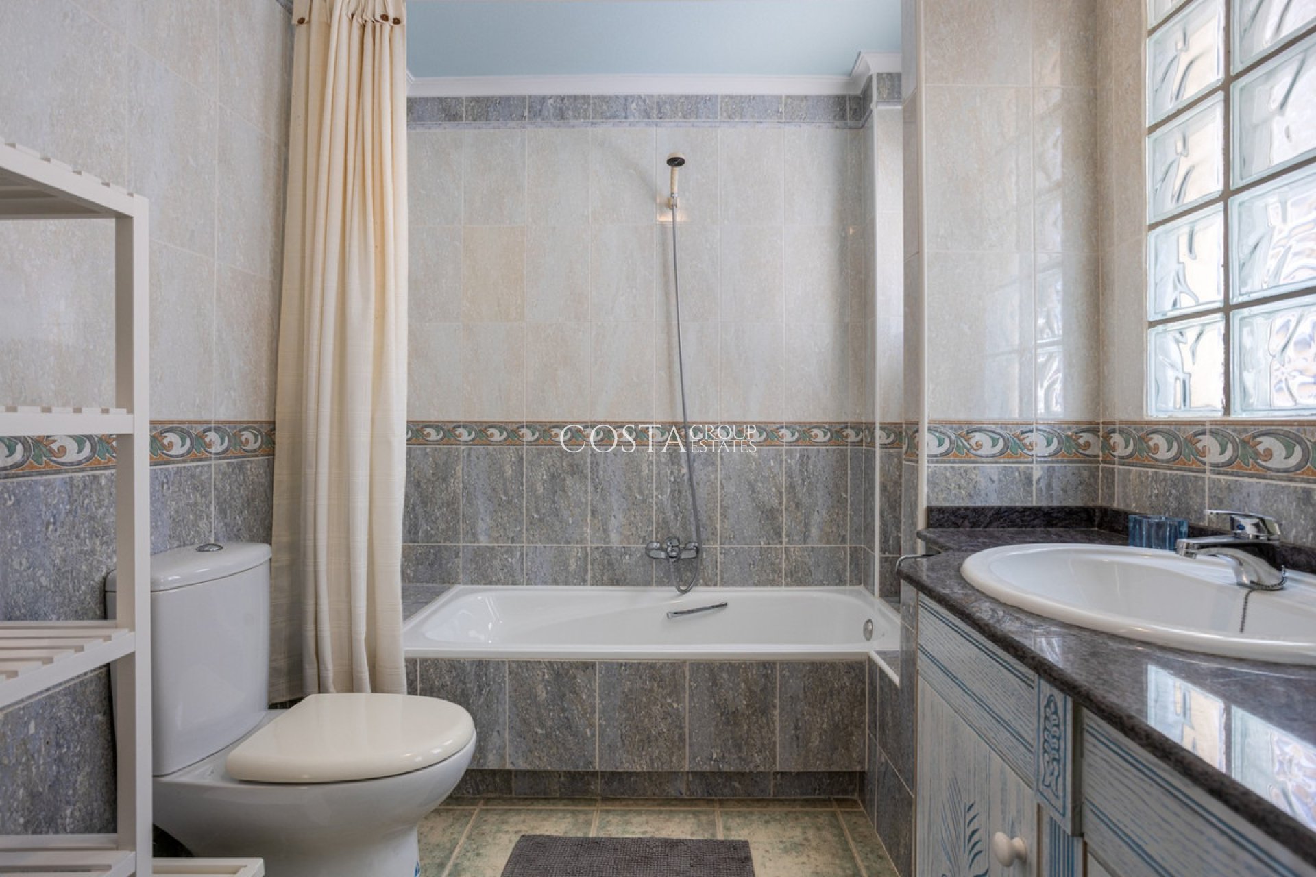 Resale - Villa -
Guardamar del Segura - Guardamar del Segura Centro