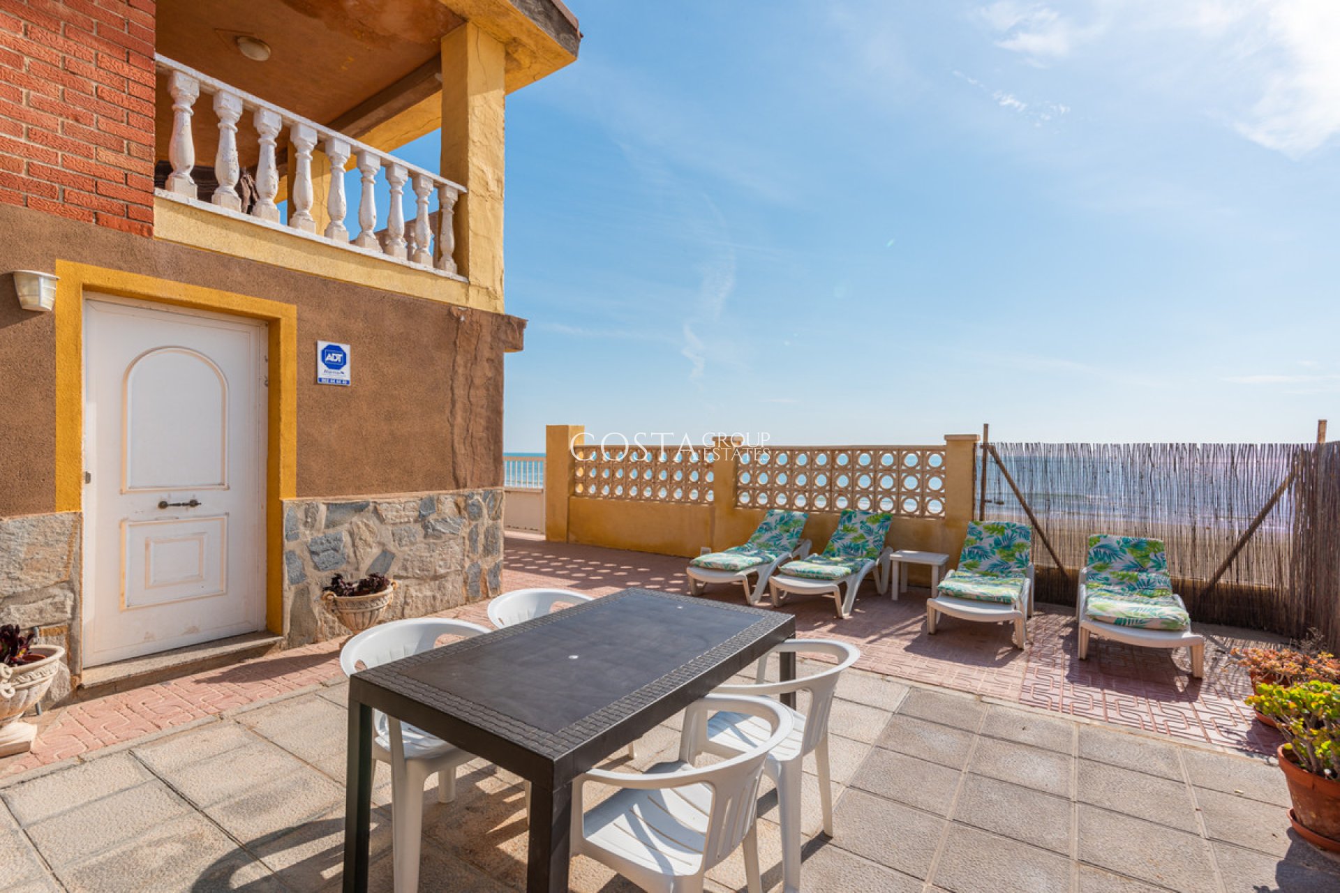 Resale - Villa -
Guardamar del Segura - Guardamar del Segura Centro