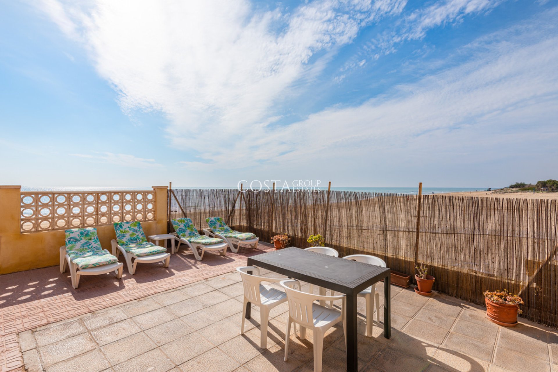 Resale - Villa -
Guardamar del Segura - Guardamar del Segura Centro