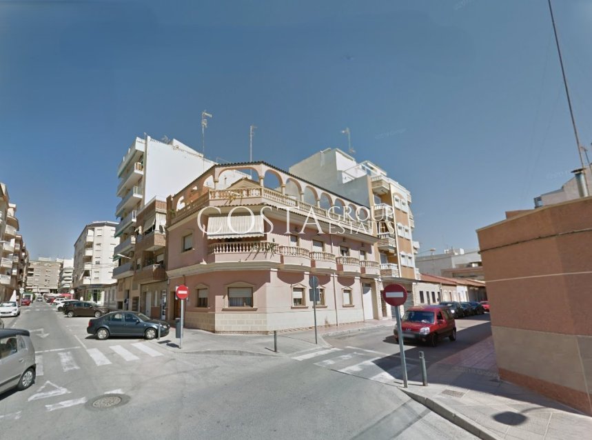 Resale - Villa -
Guardamar del Segura - Guardamar del Segura Centro